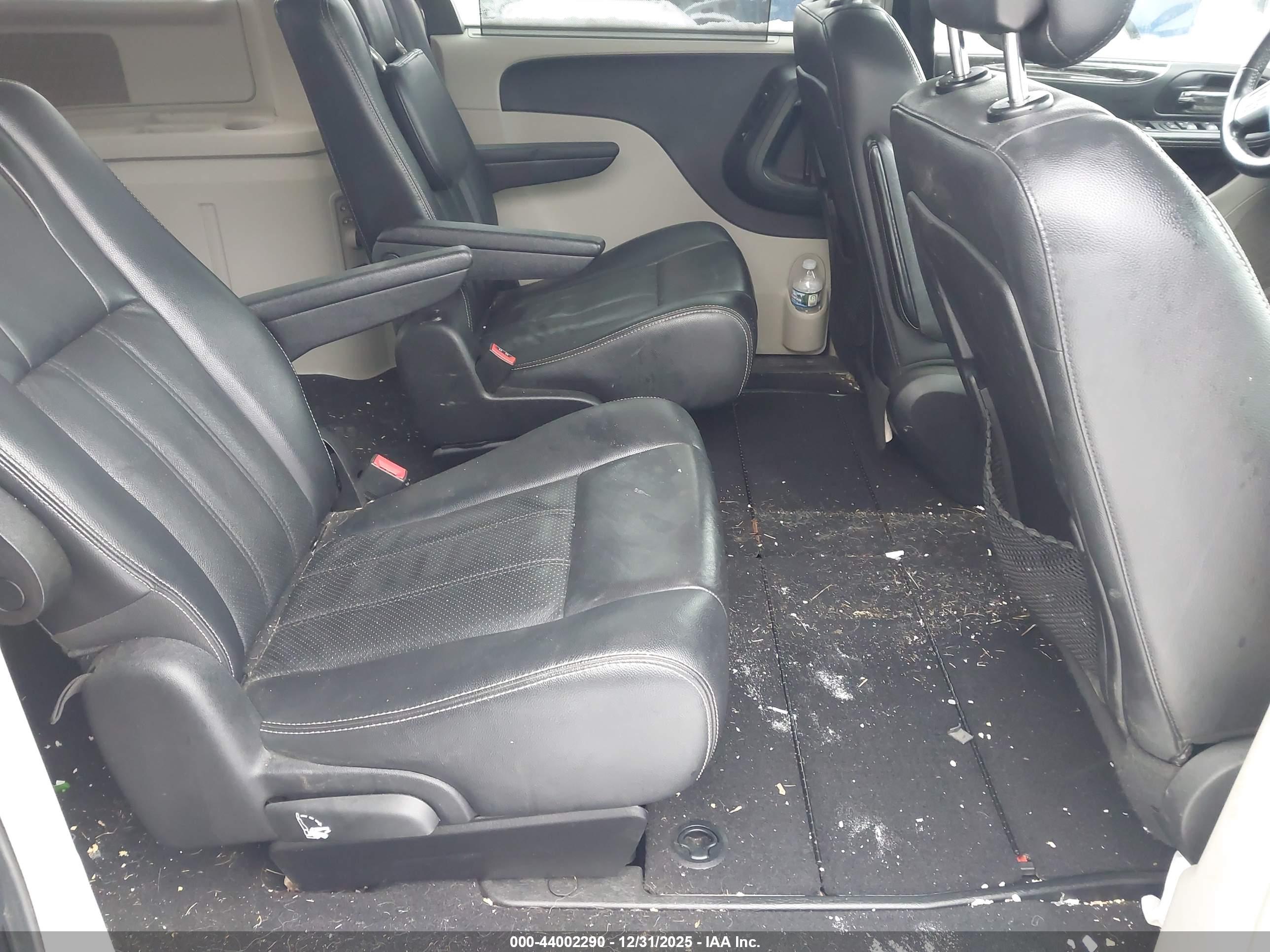 CHRYSLER TOWN image 8