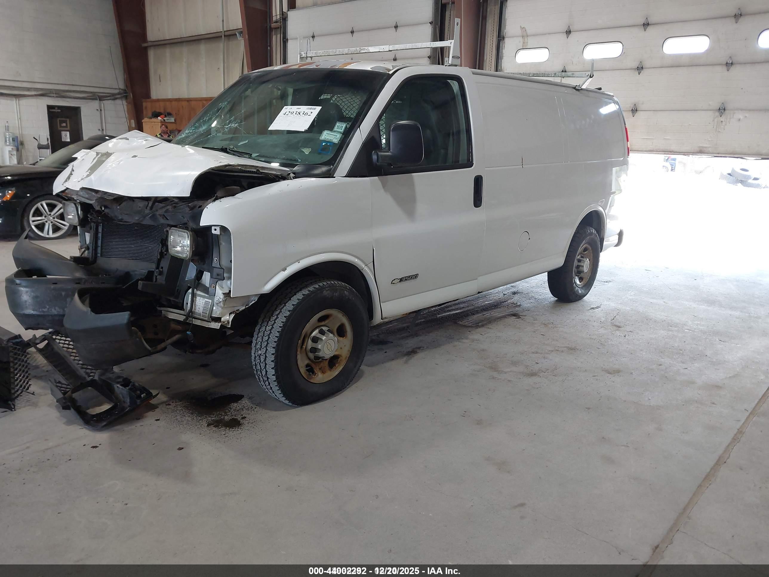 CHEVROLET EXPRESS image 2