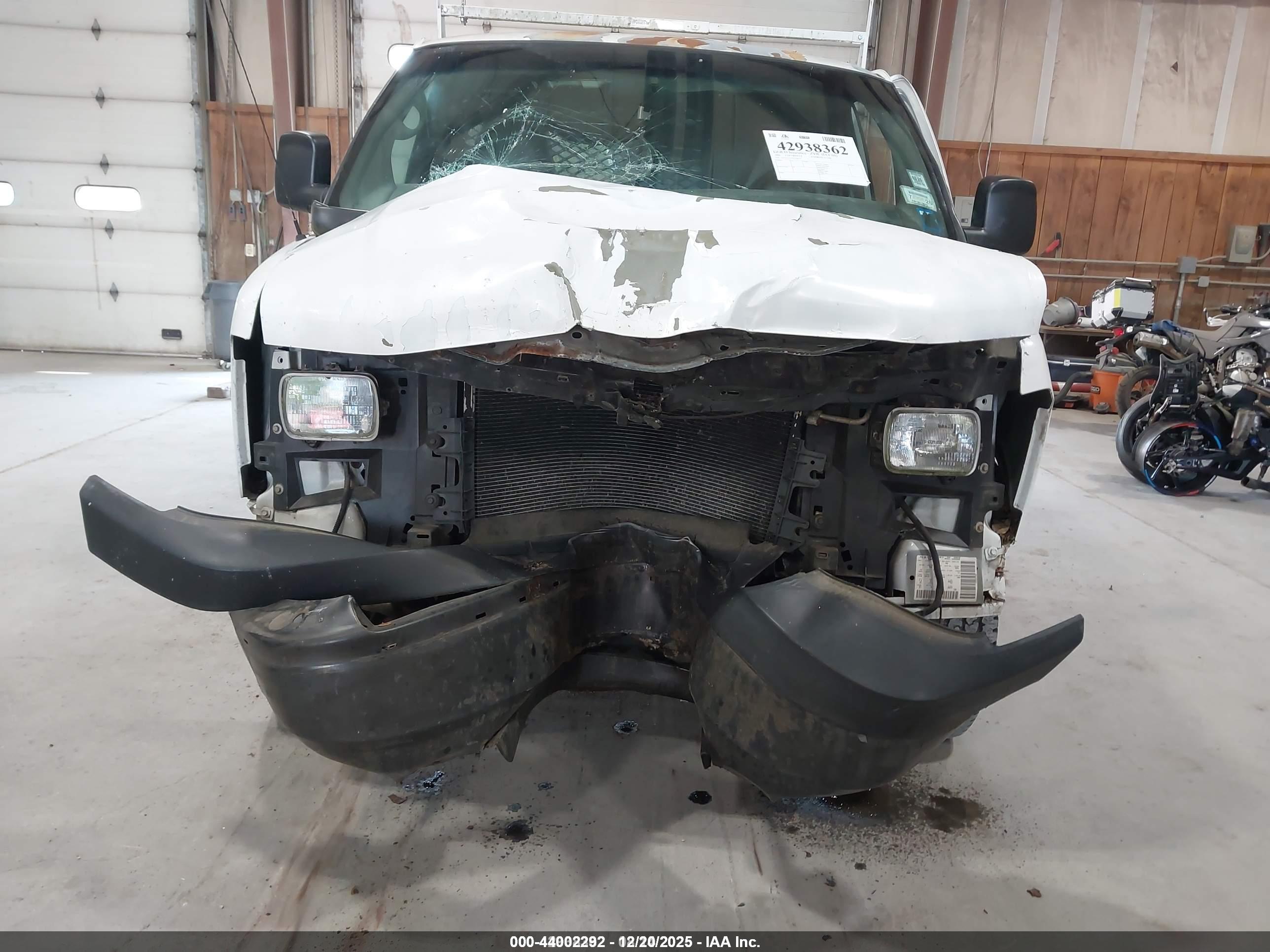 CHEVROLET EXPRESS image 6