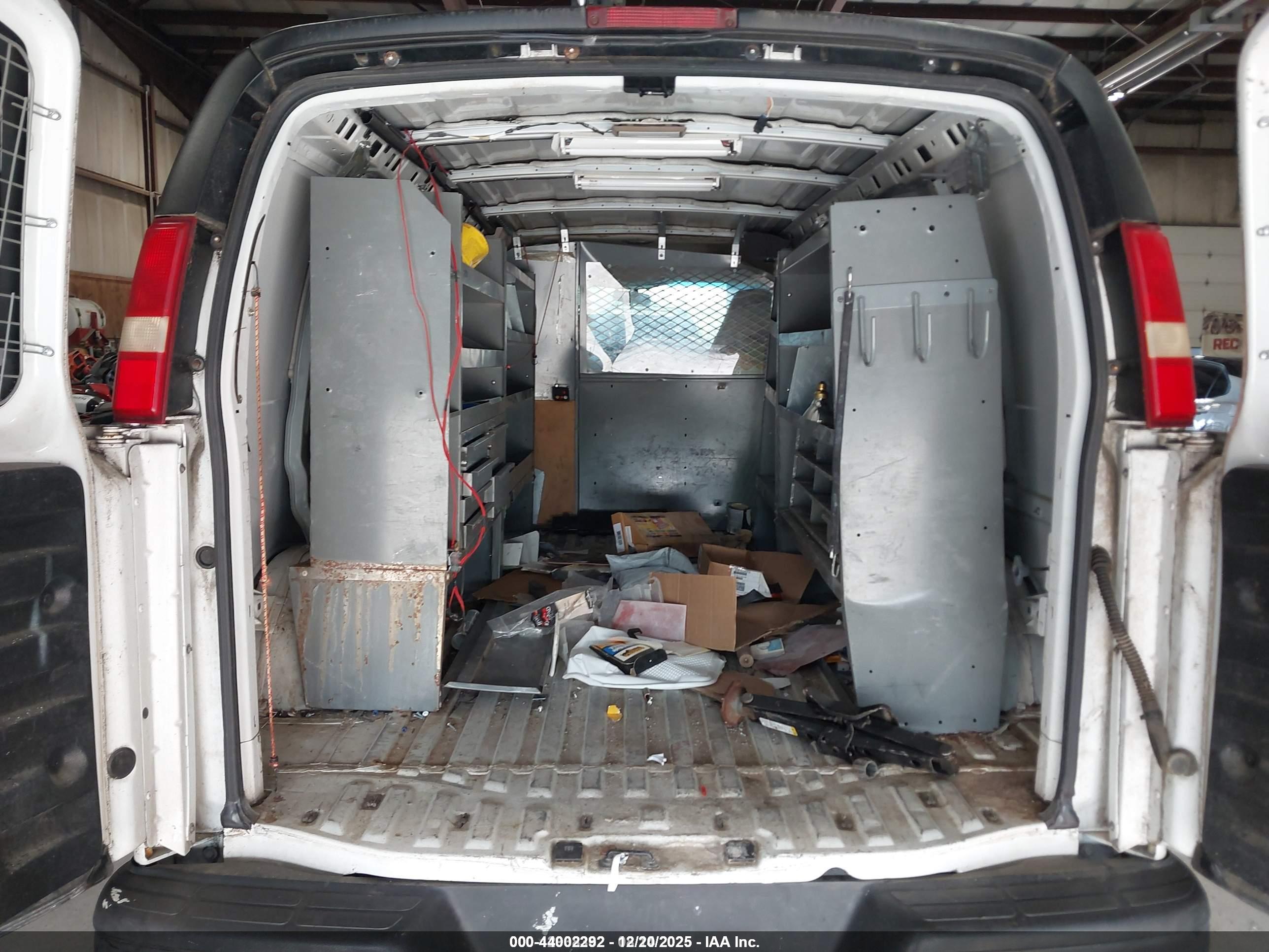 CHEVROLET EXPRESS image 8