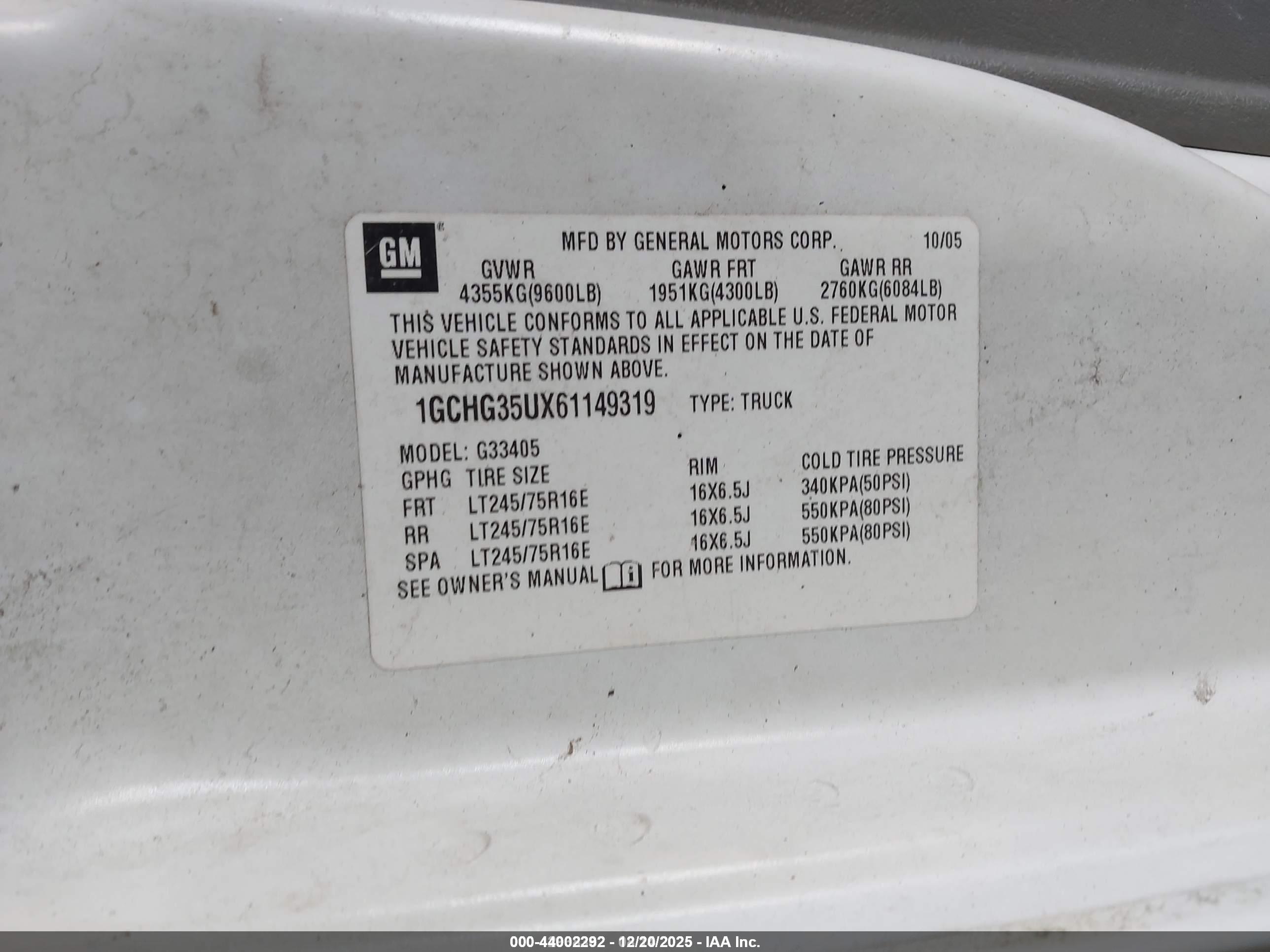 CHEVROLET EXPRESS image 9