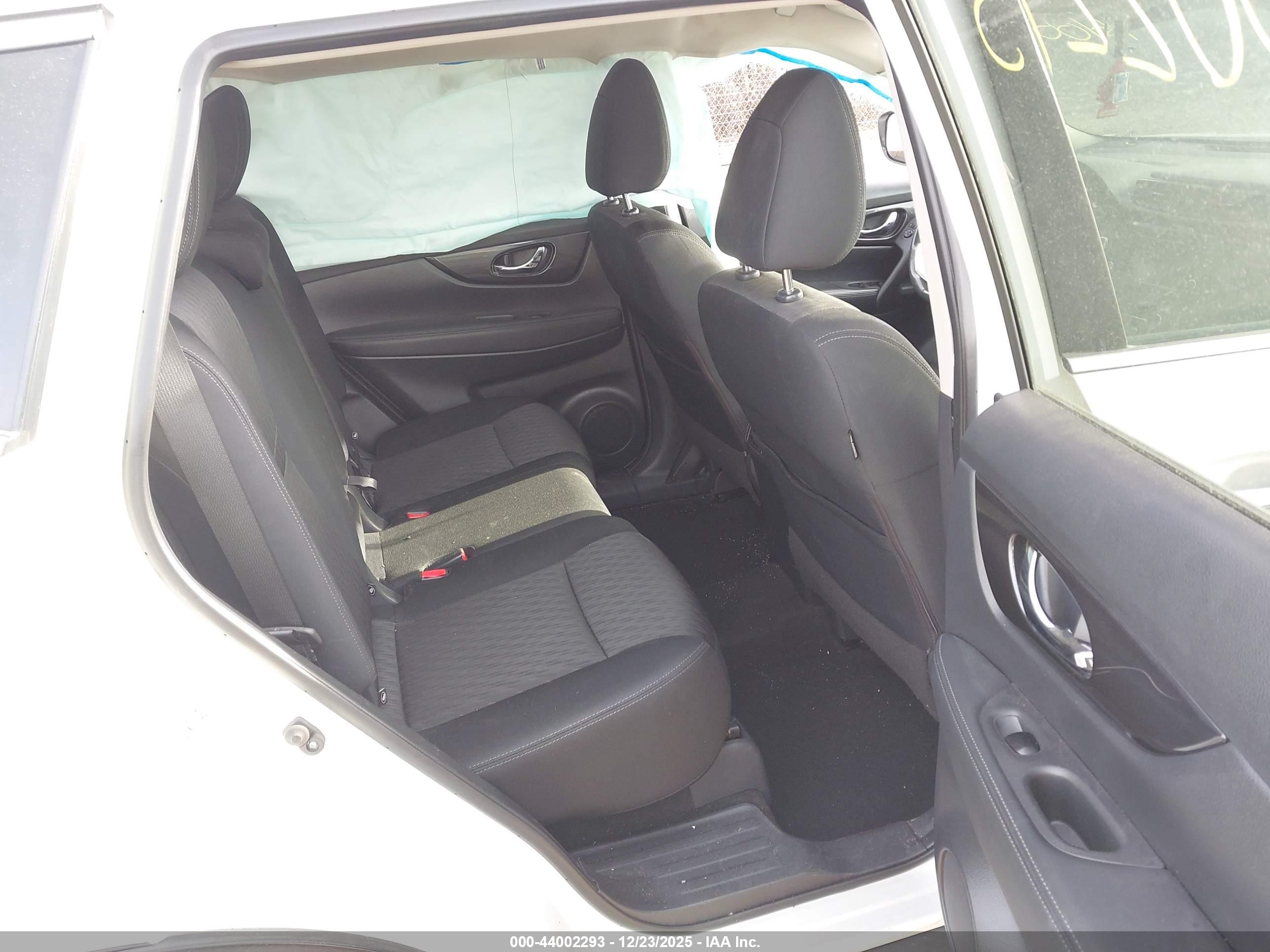 NISSAN ROGUE image 8