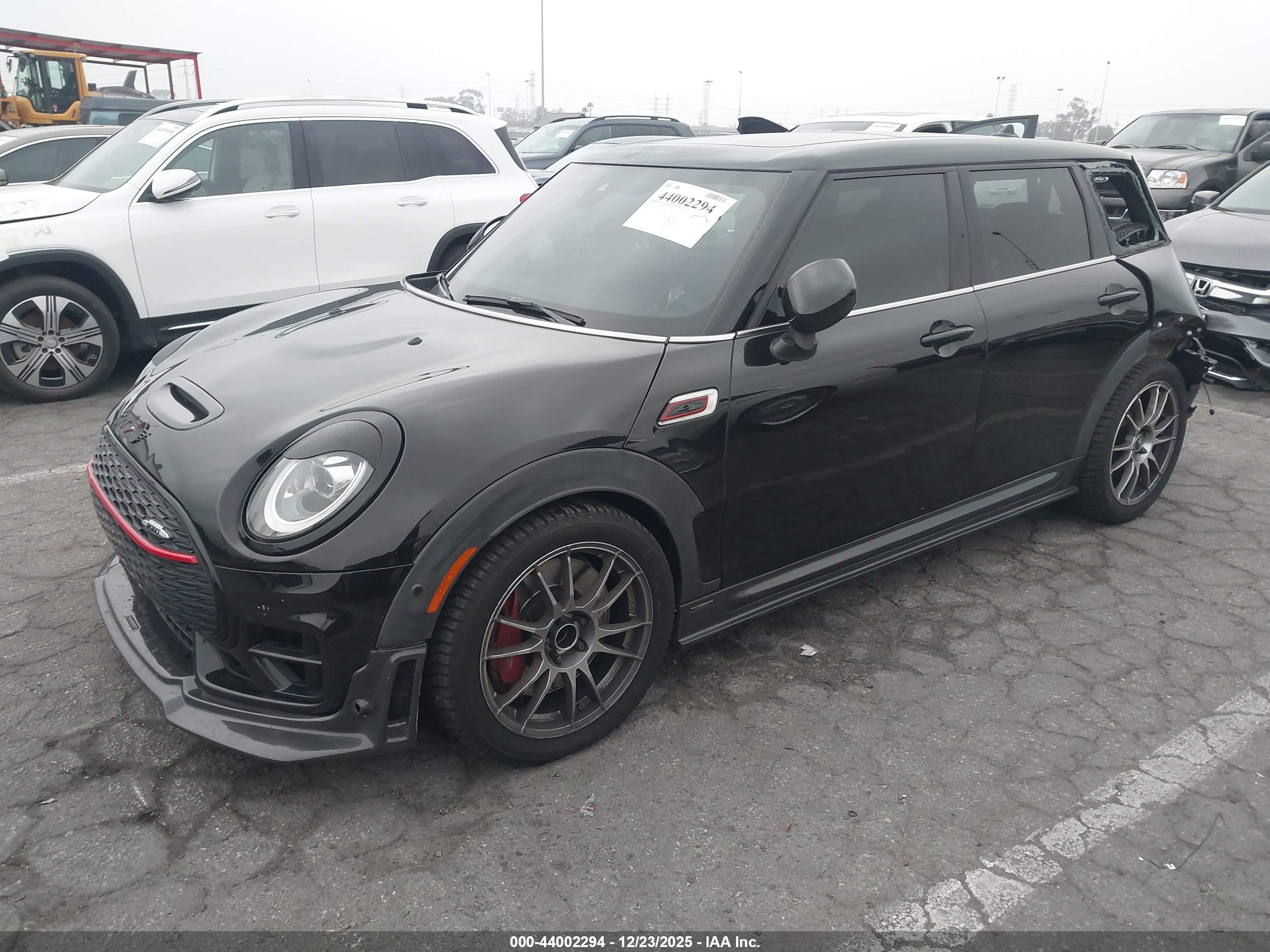 MINI CLUBMAN image 2
