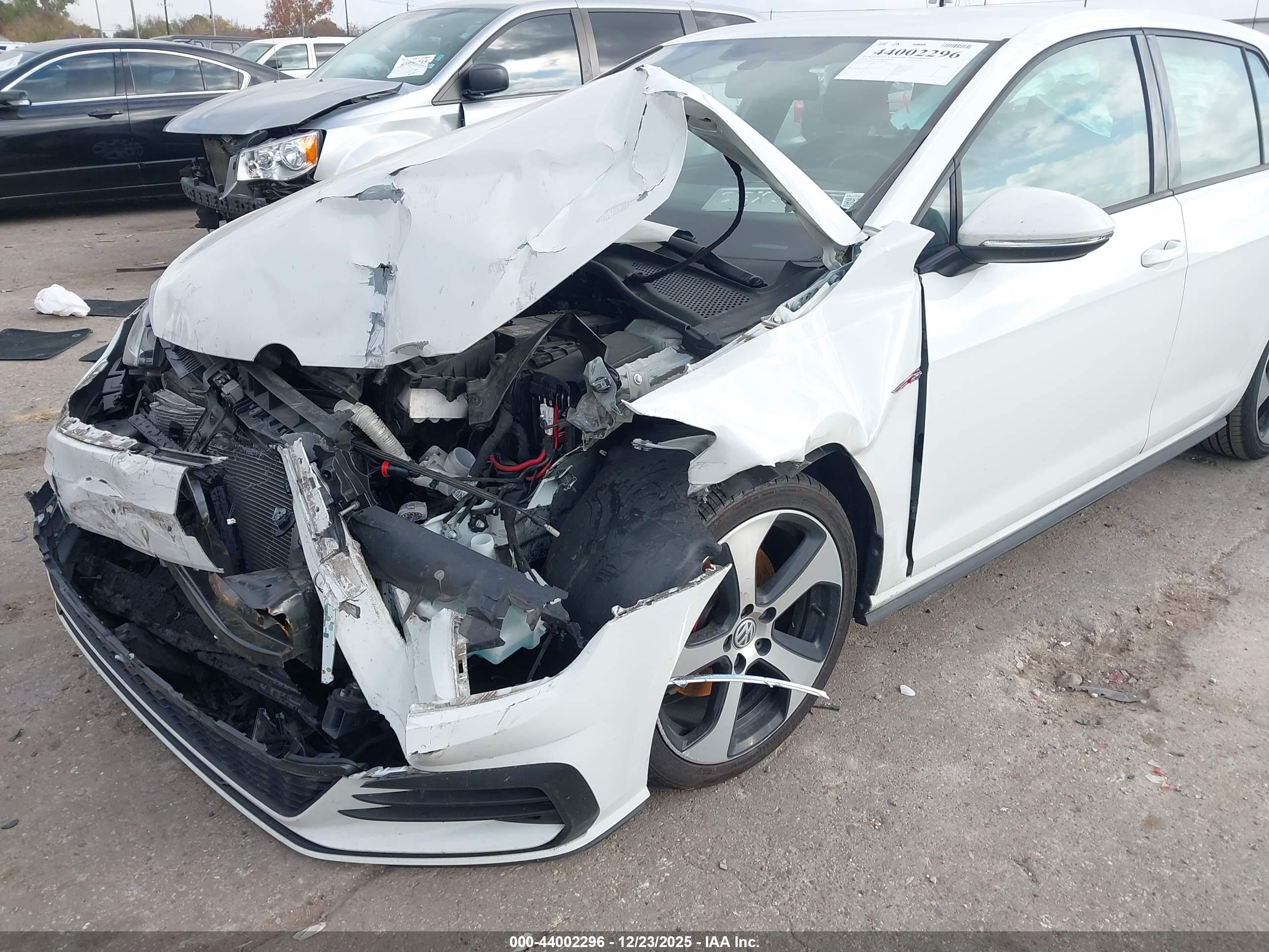 VOLKSWAGEN GOLF image 6