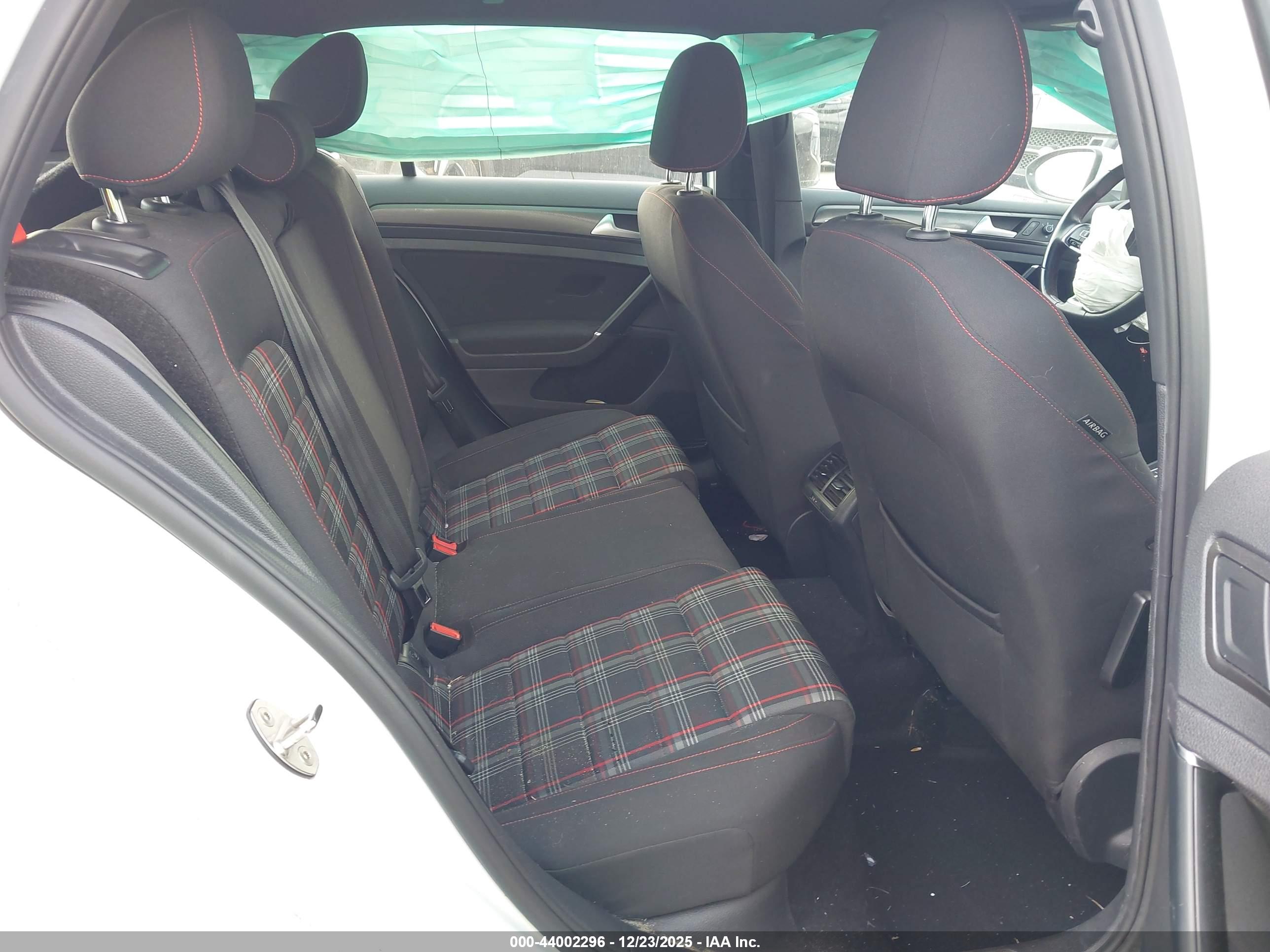 VOLKSWAGEN GOLF image 8