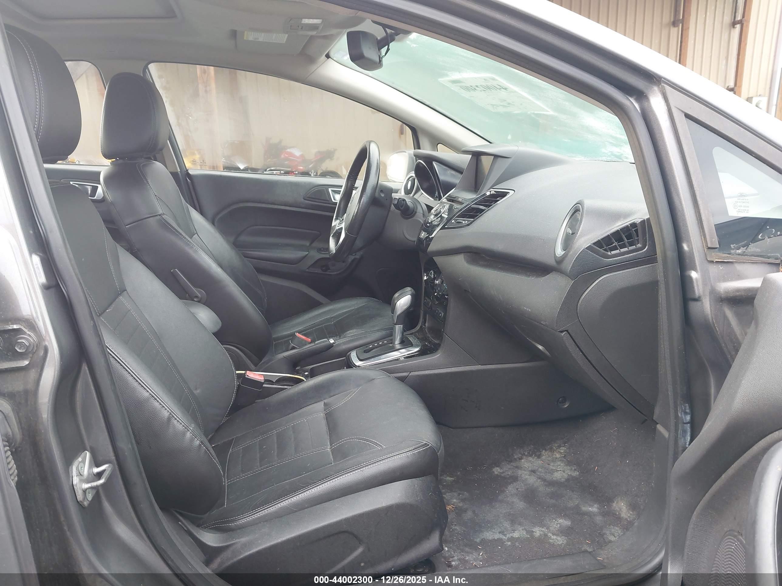 FORD FIESTA image 5