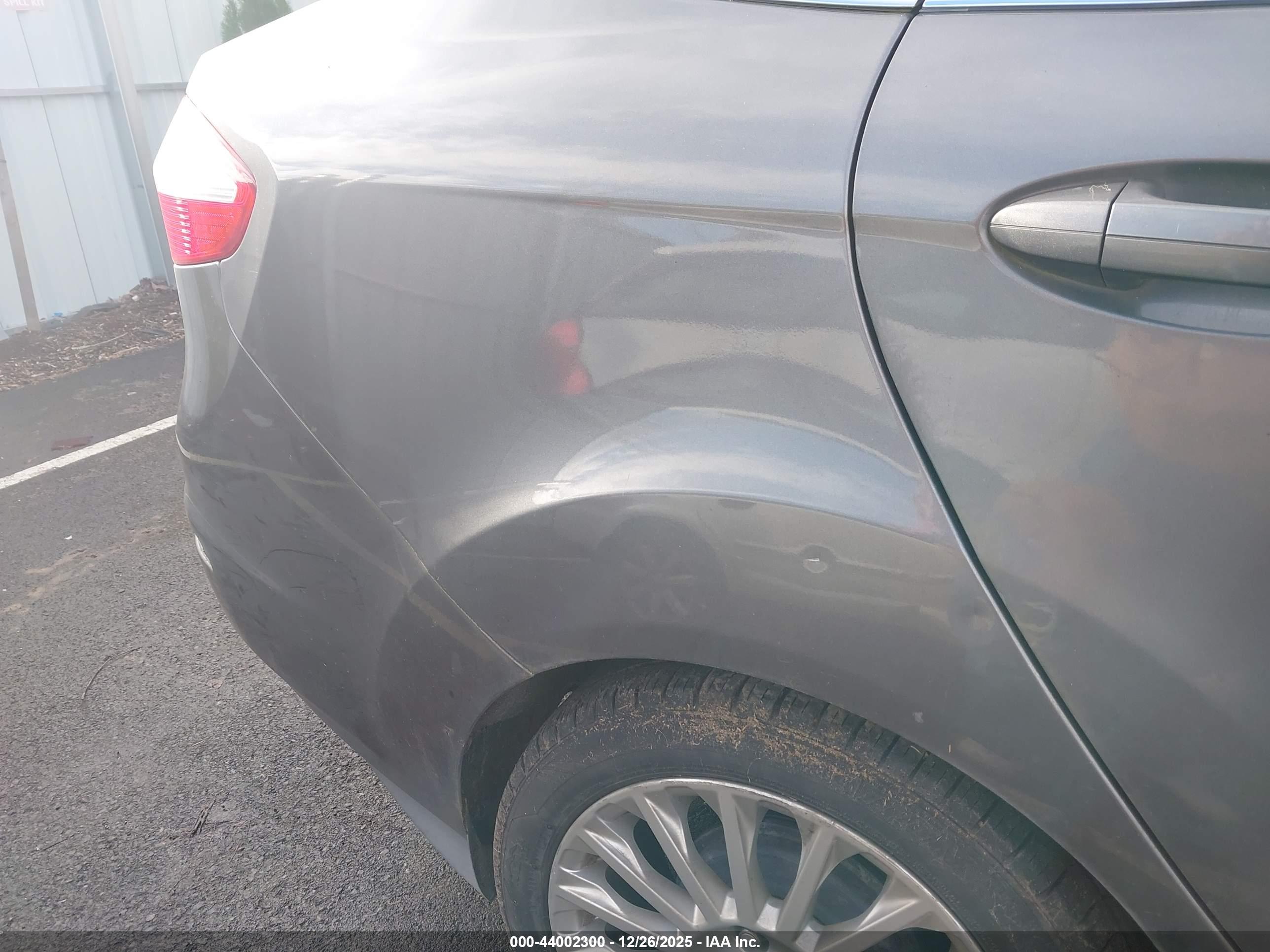 FORD FIESTA image 6