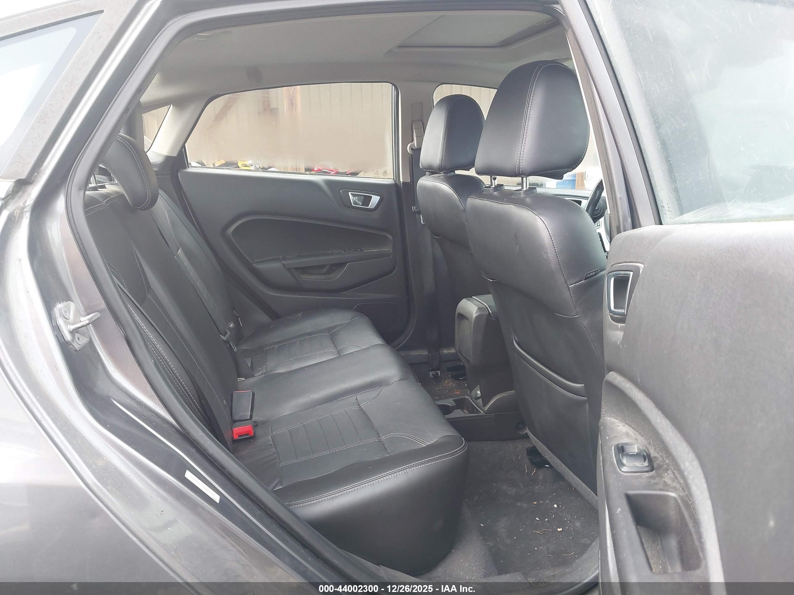 FORD FIESTA image 8