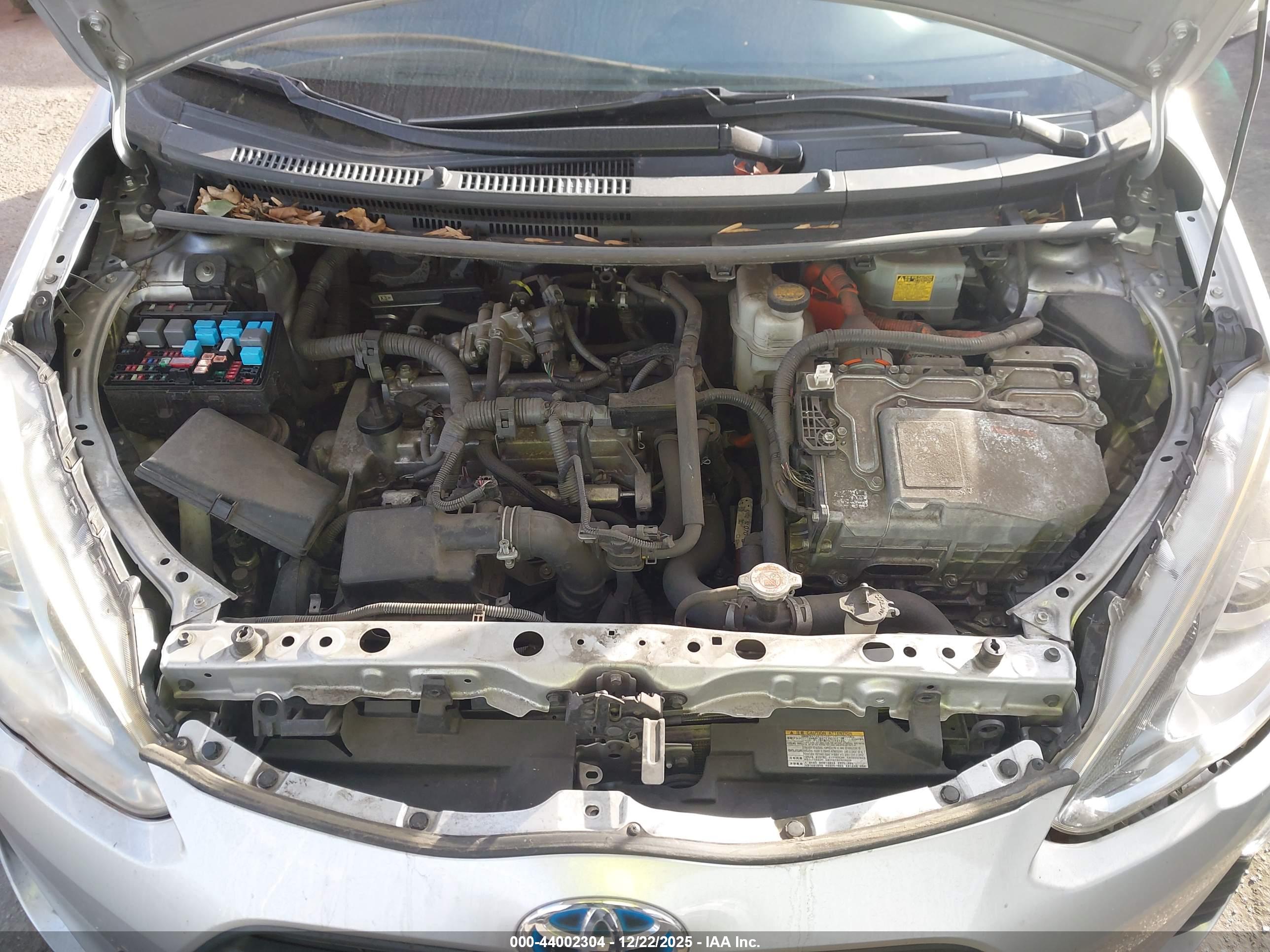 TOYOTA PRIUS image 10