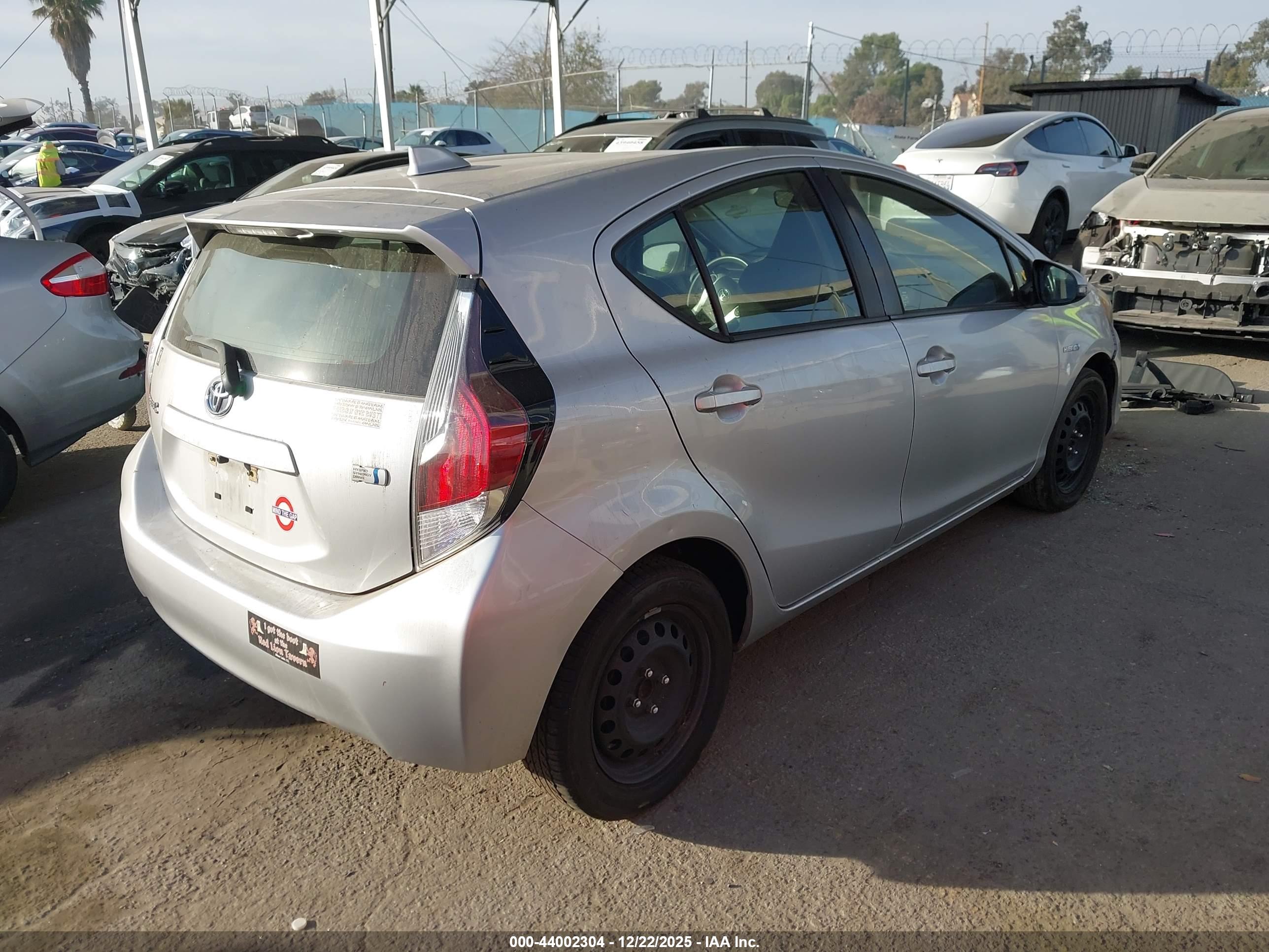 TOYOTA PRIUS image 4