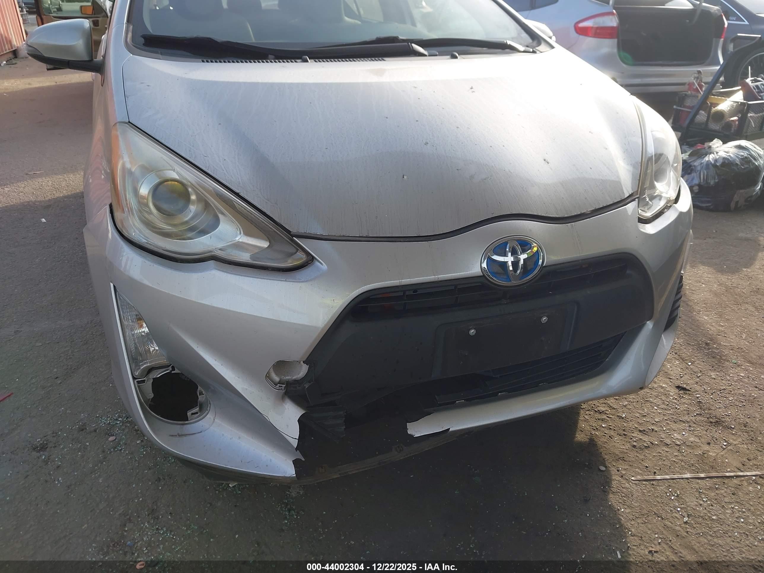 TOYOTA PRIUS image 6