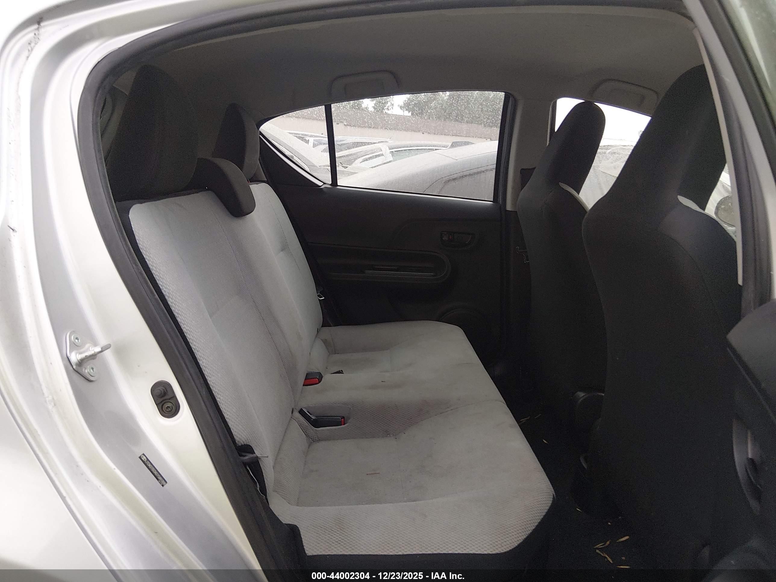 TOYOTA PRIUS image 8