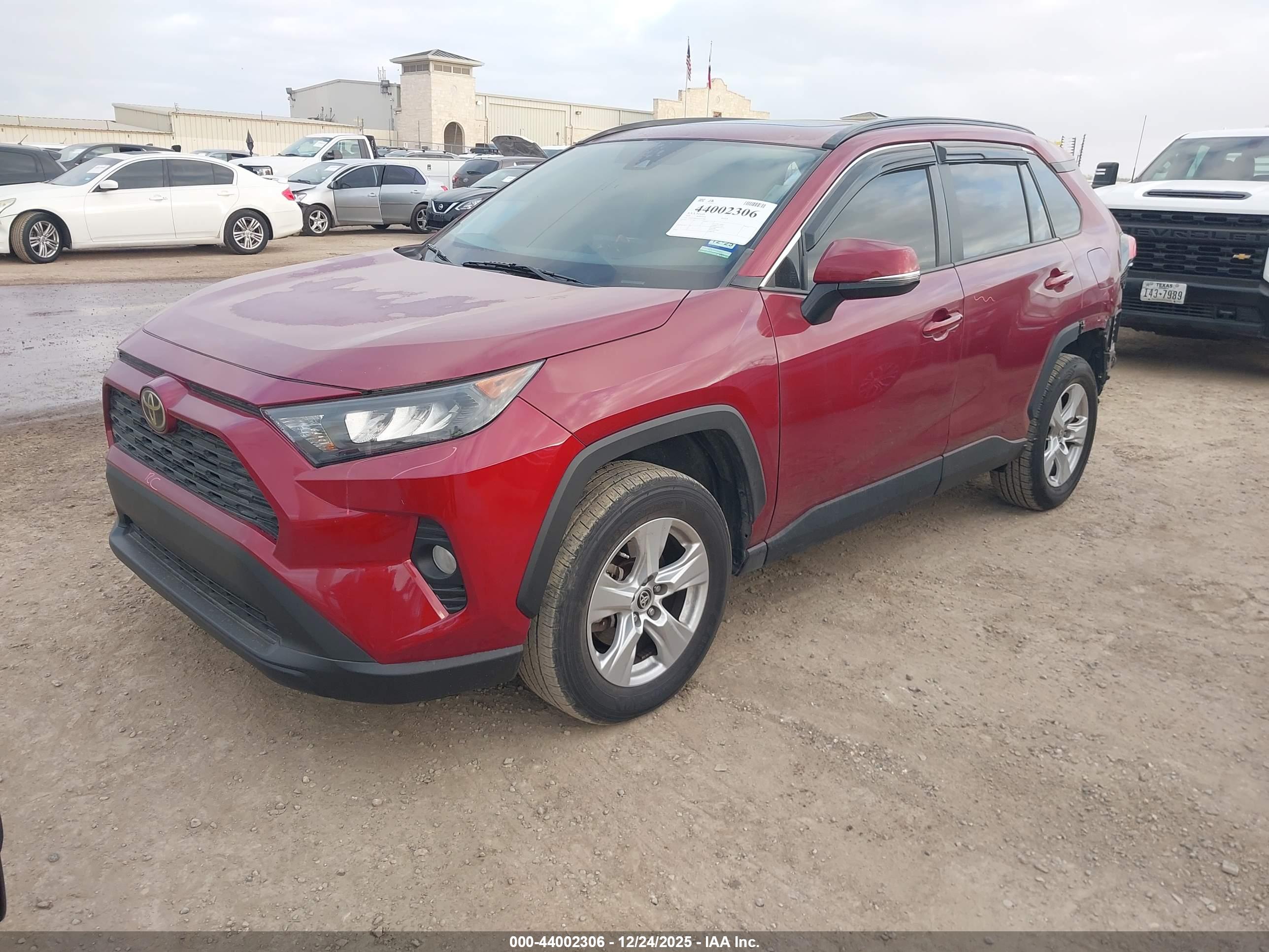 TOYOTA RAV4 image 2