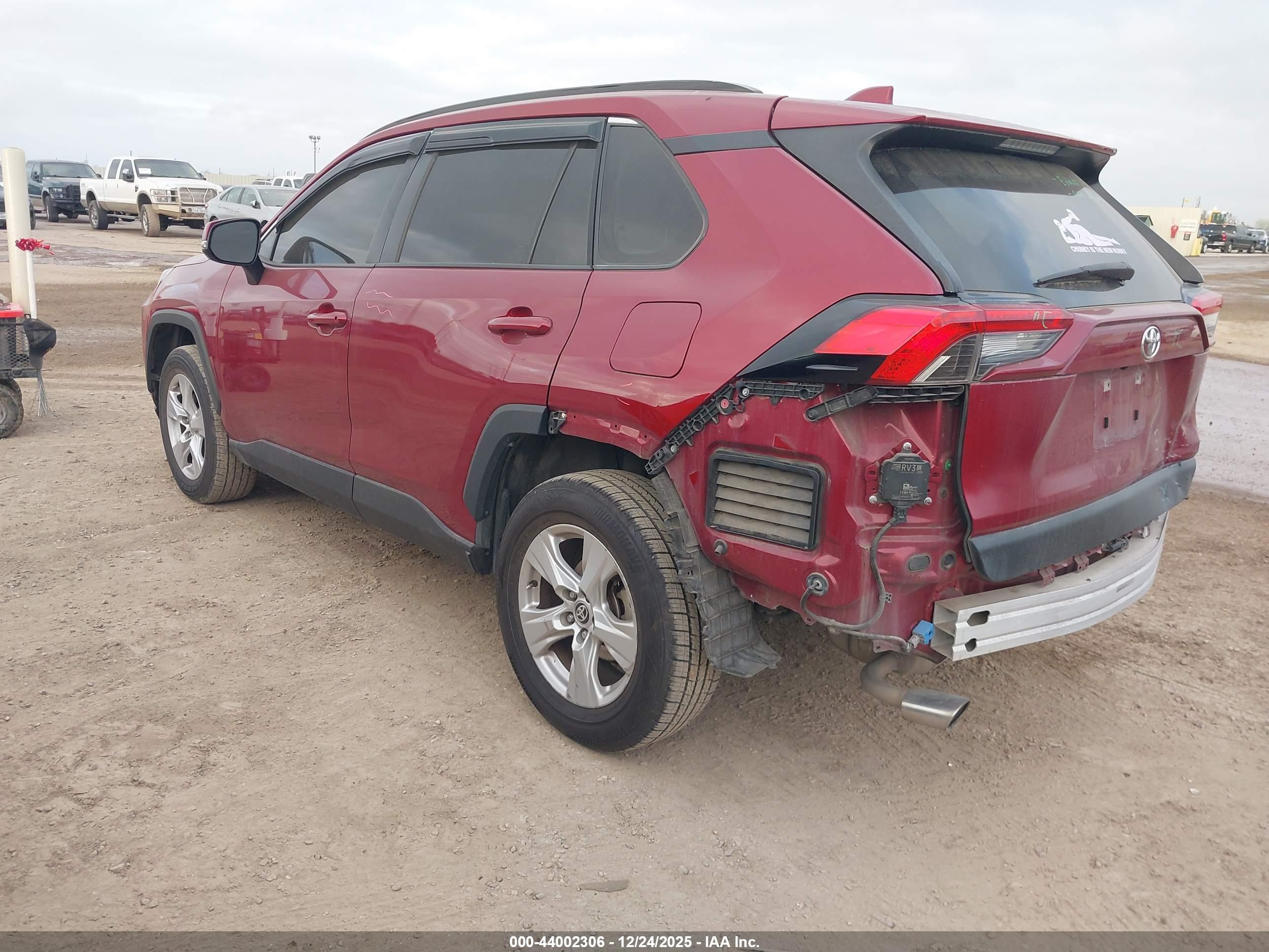 TOYOTA RAV4 image 3