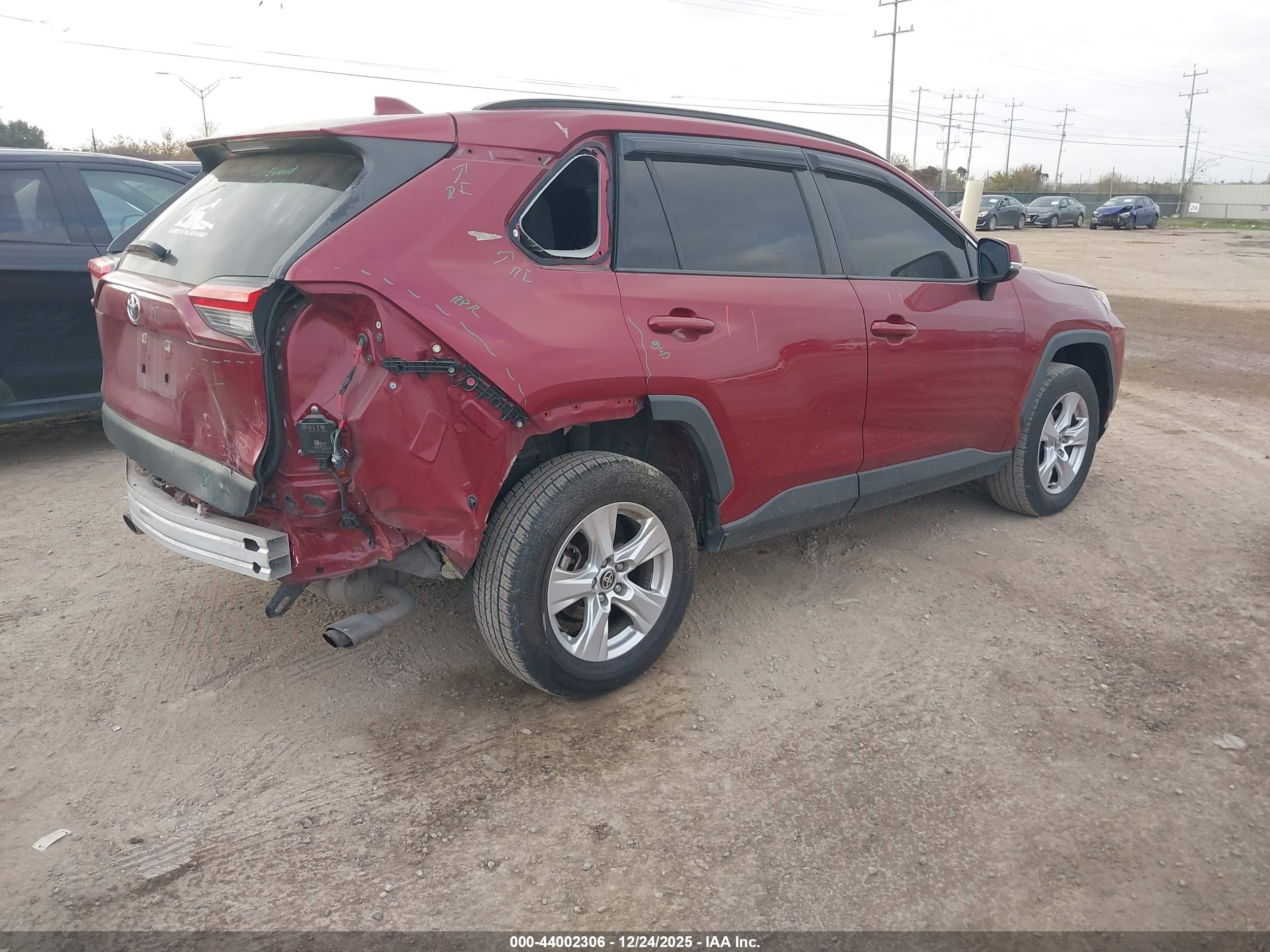 TOYOTA RAV4 image 4