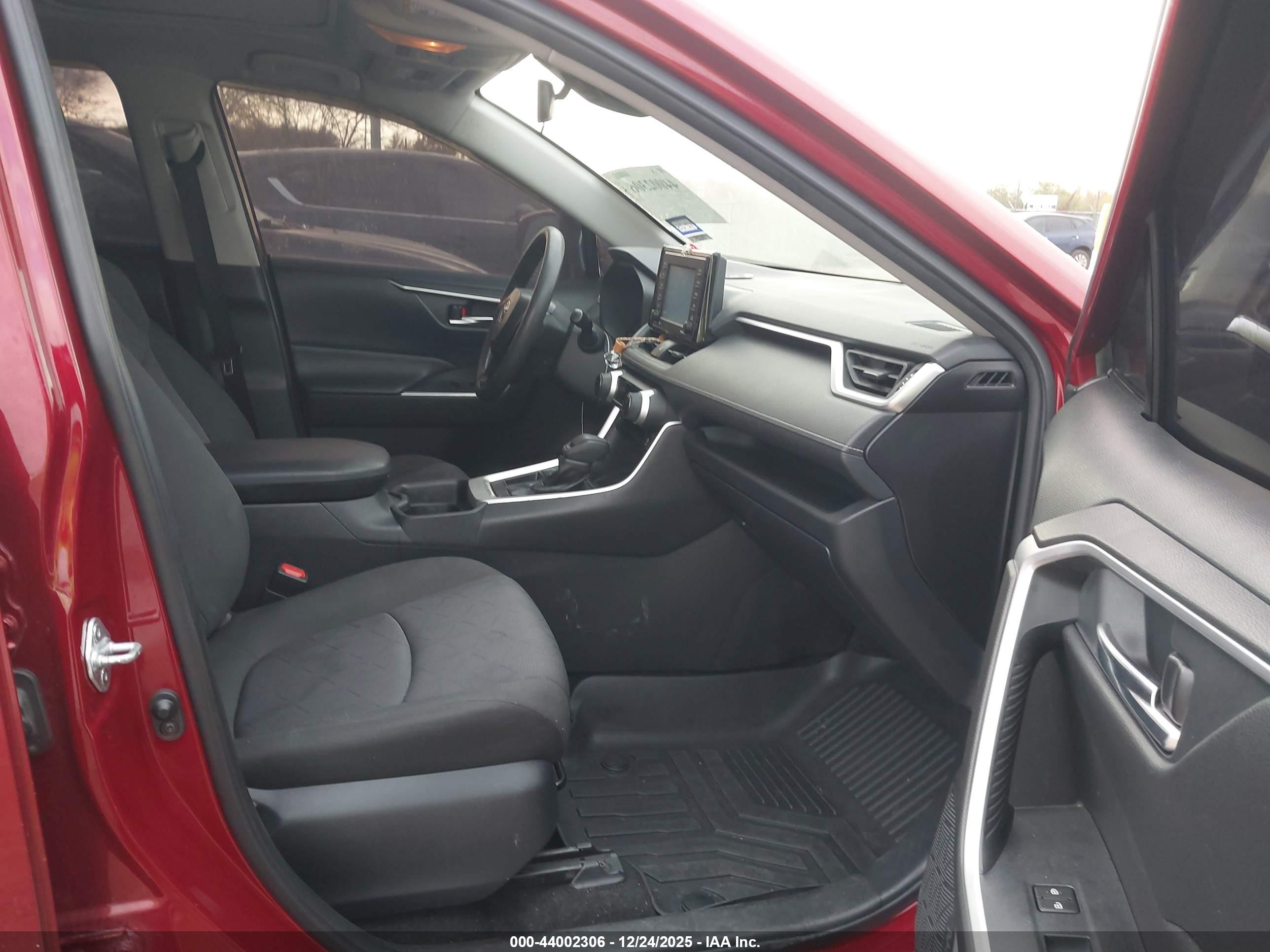 TOYOTA RAV4 image 5