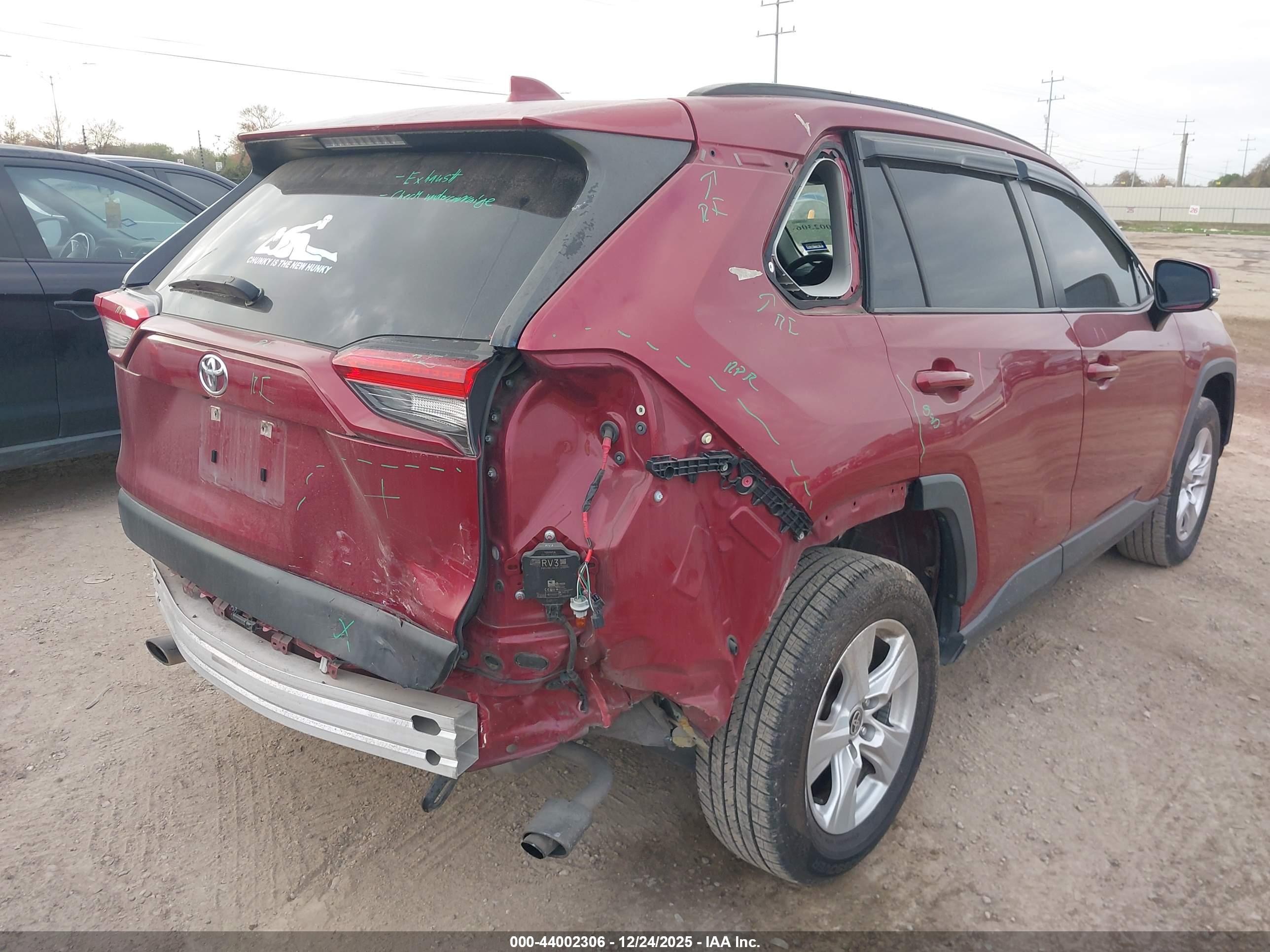 TOYOTA RAV4 image 6