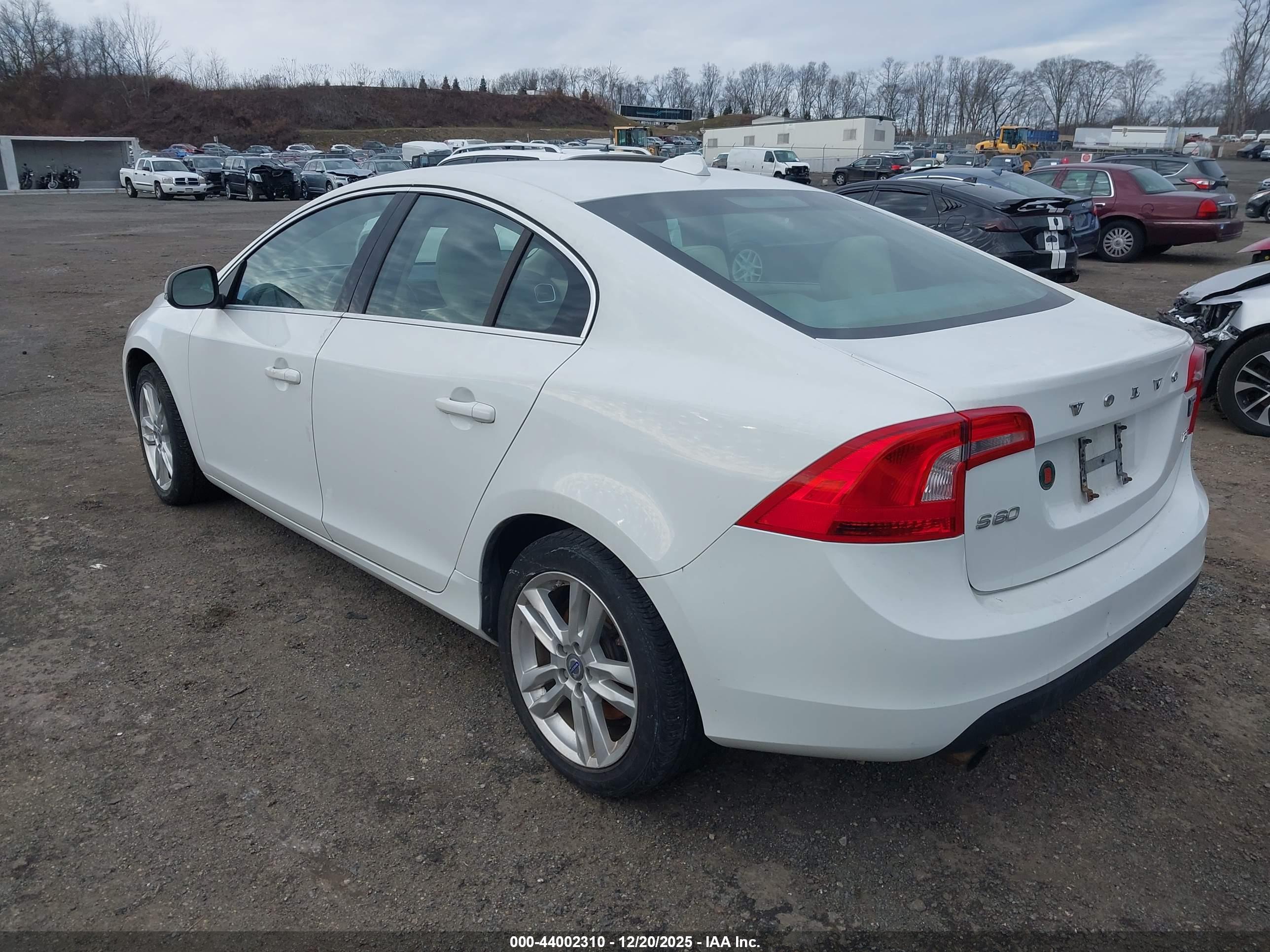 VOLVO S60 image 3