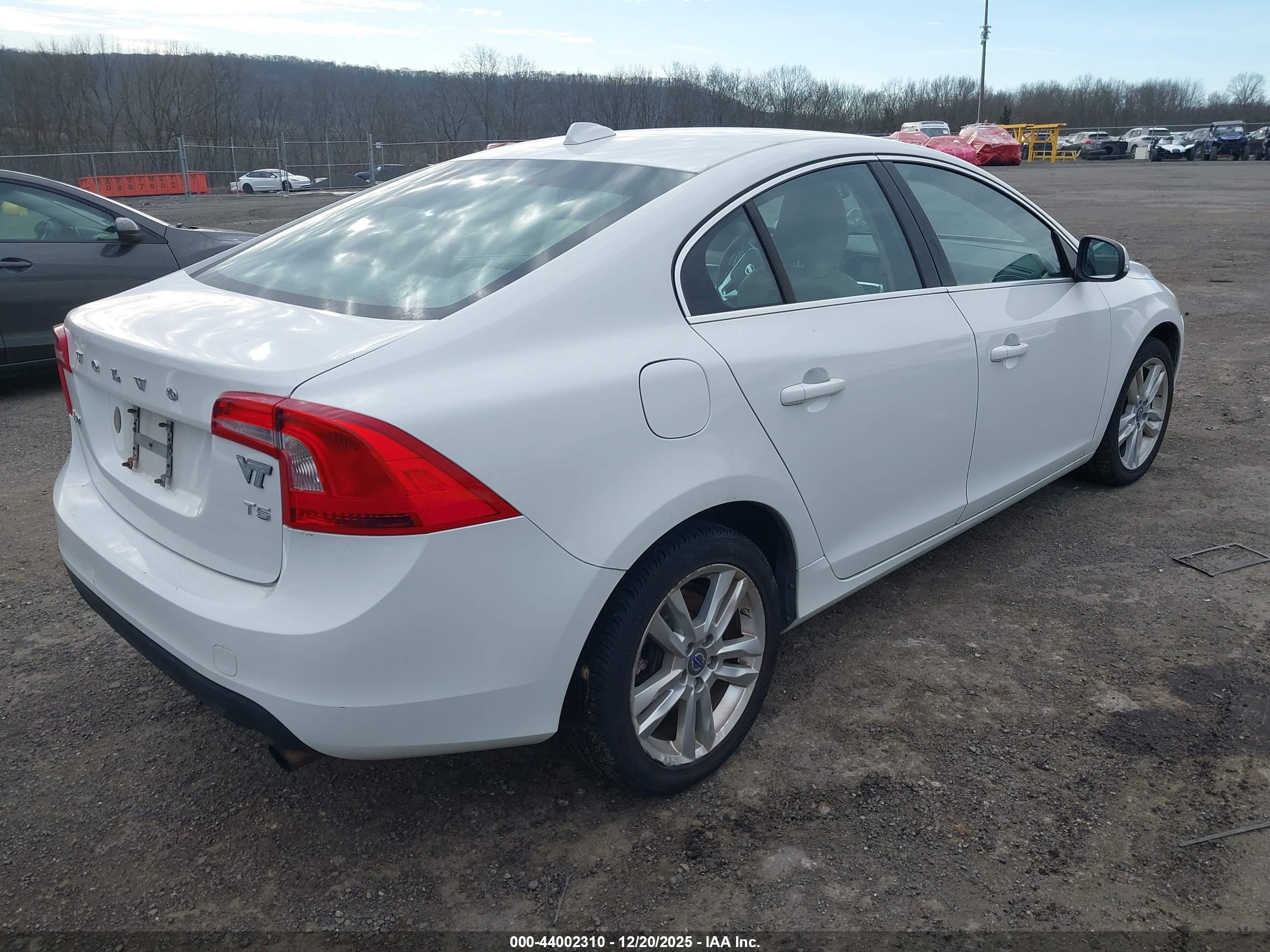VOLVO S60 image 4
