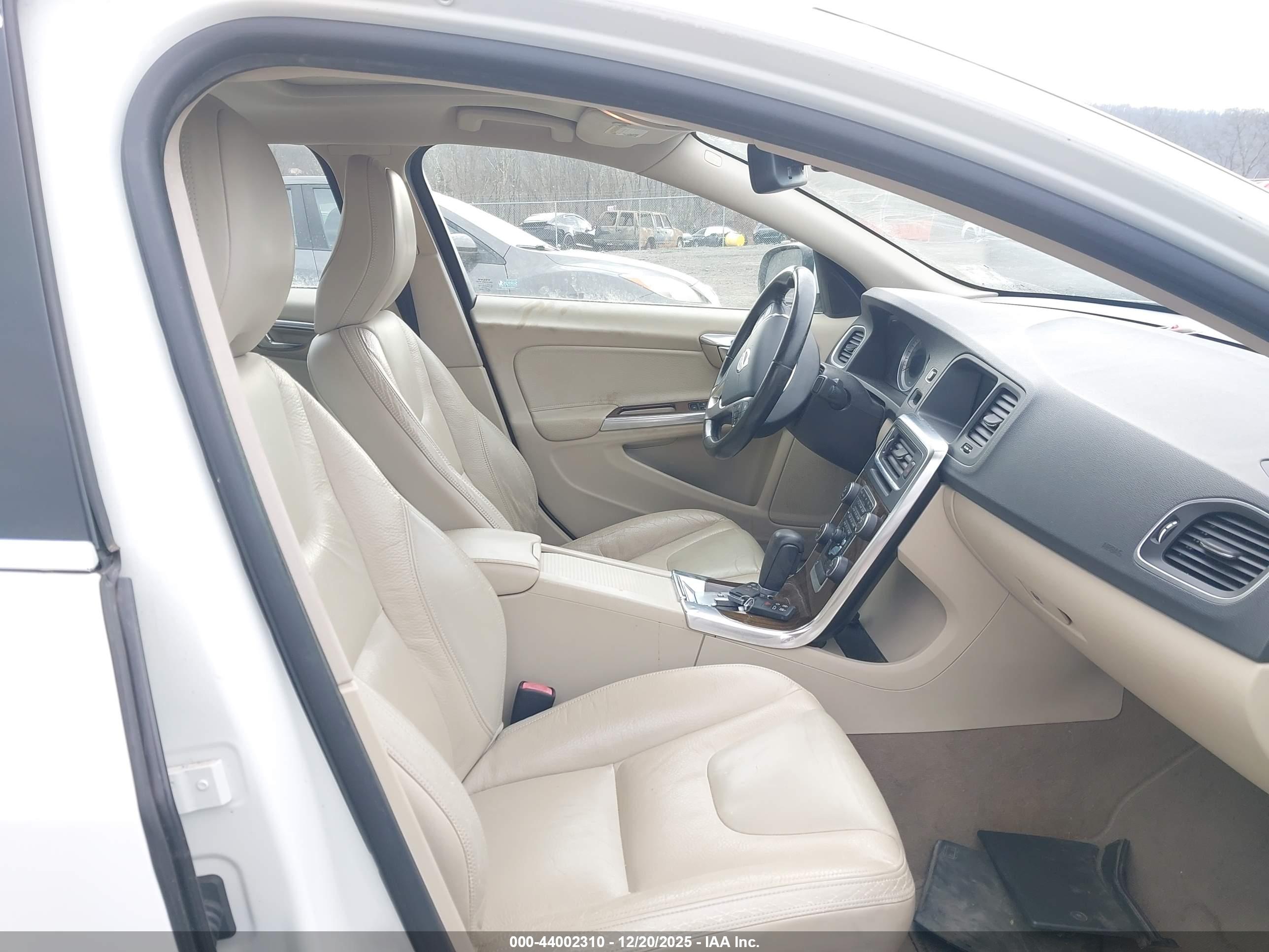 VOLVO S60 image 5