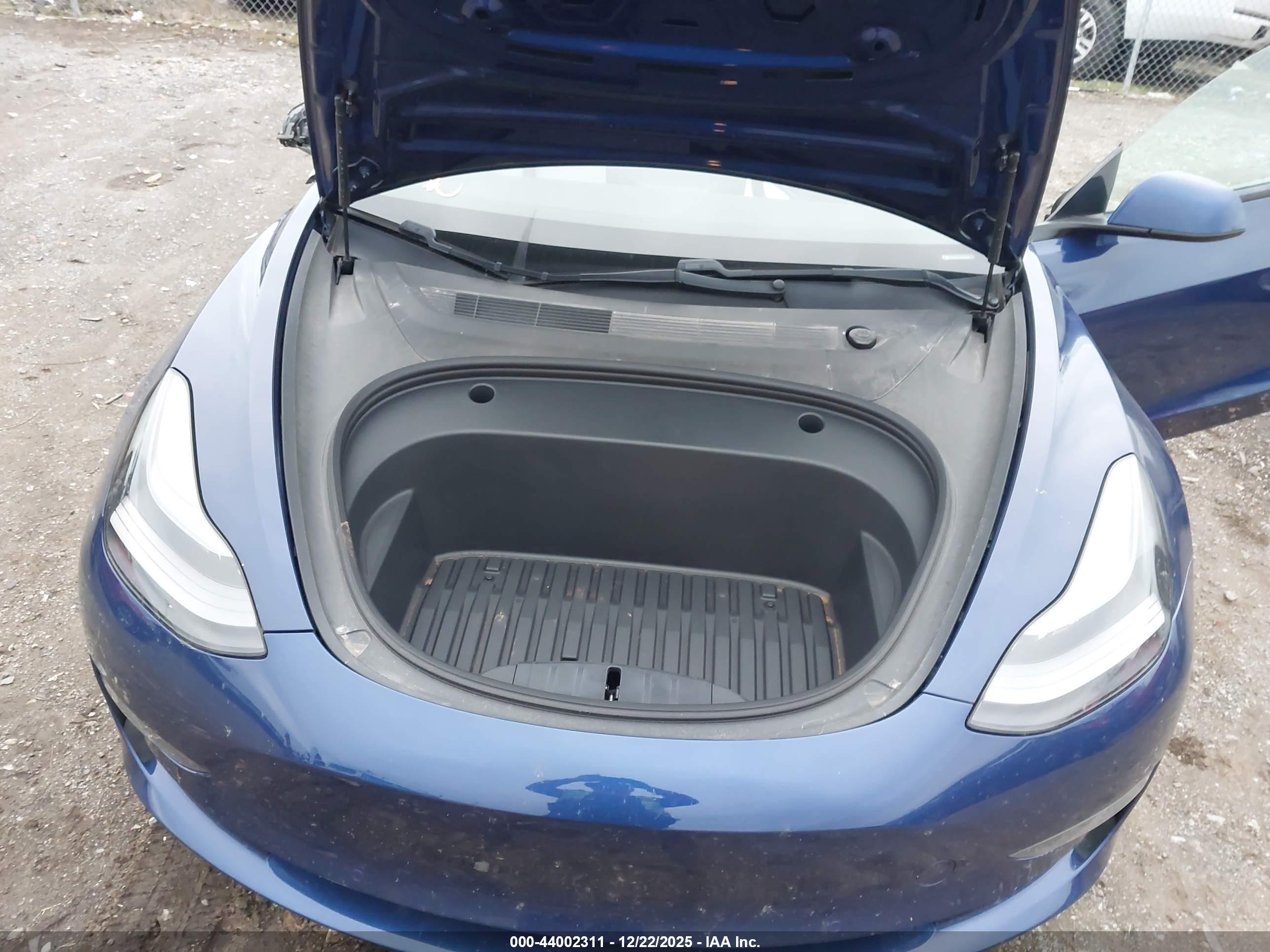 TESLA MODEL image 10