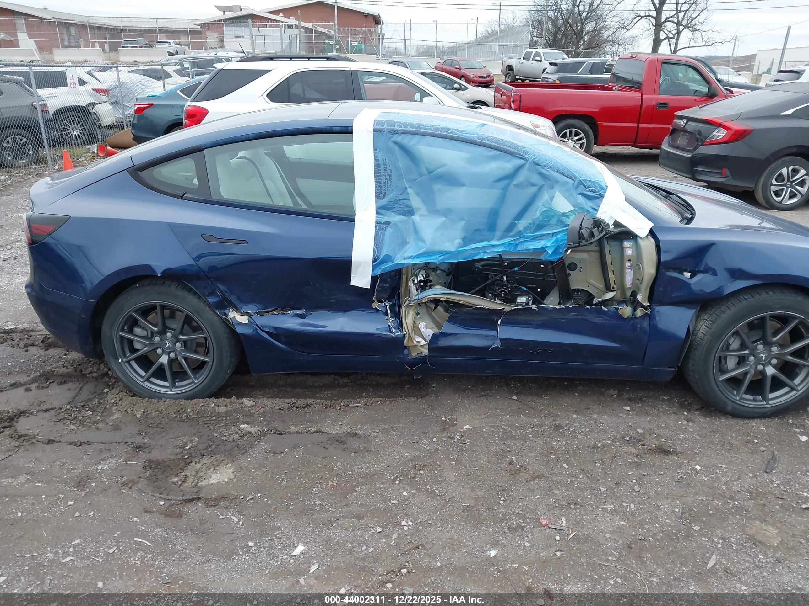 TESLA MODEL image 6