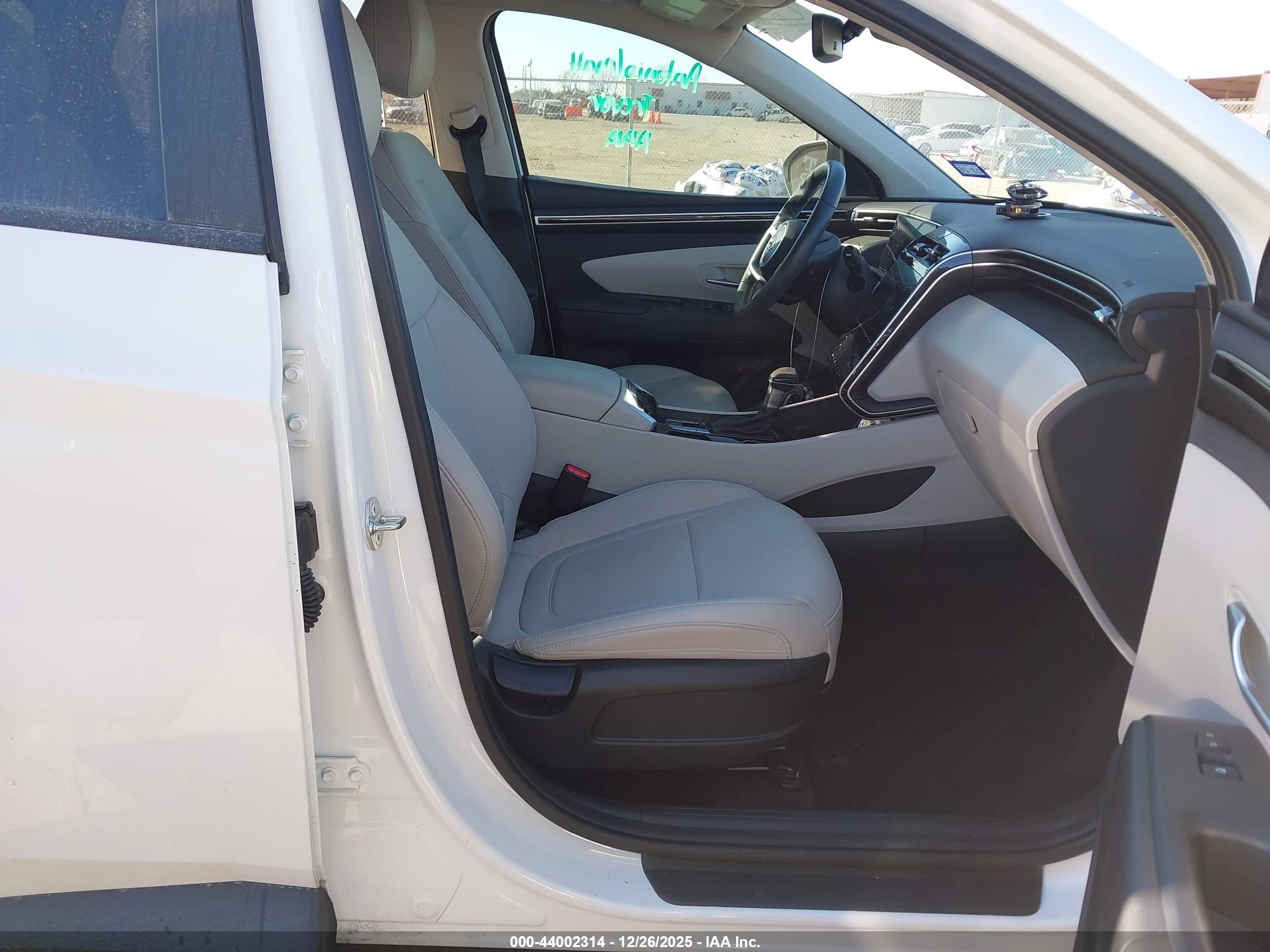 HYUNDAI TUCSON image 5