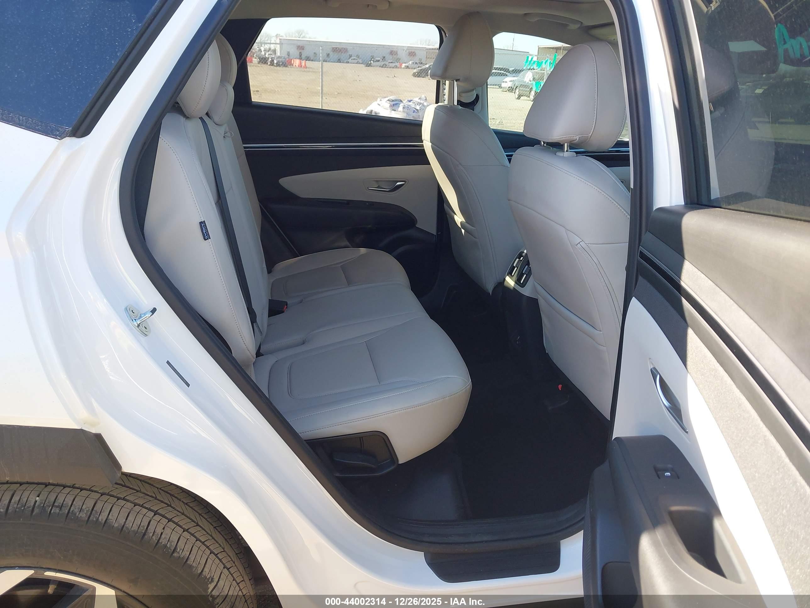 HYUNDAI TUCSON image 8