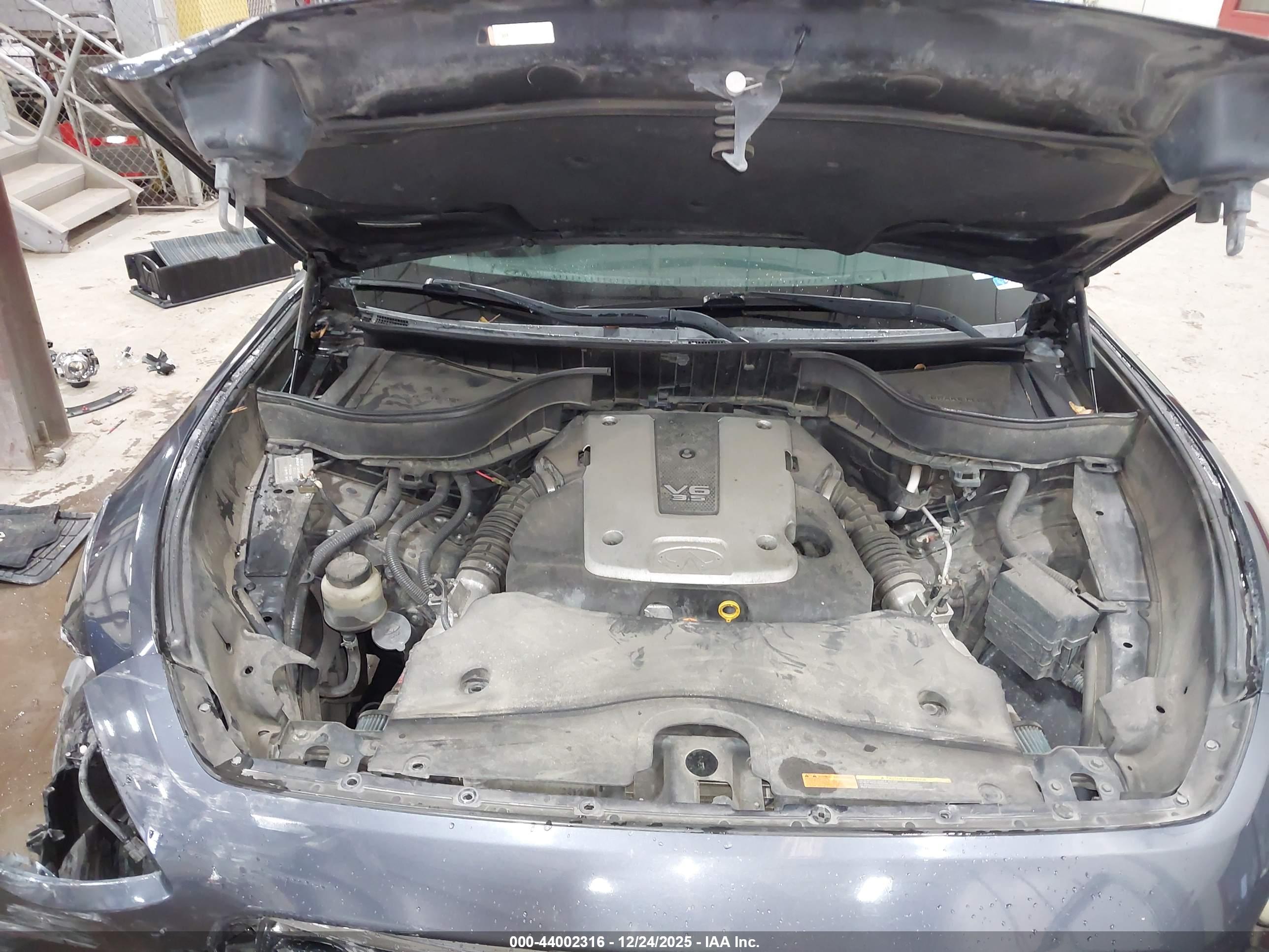INFINITI FX35 image 10
