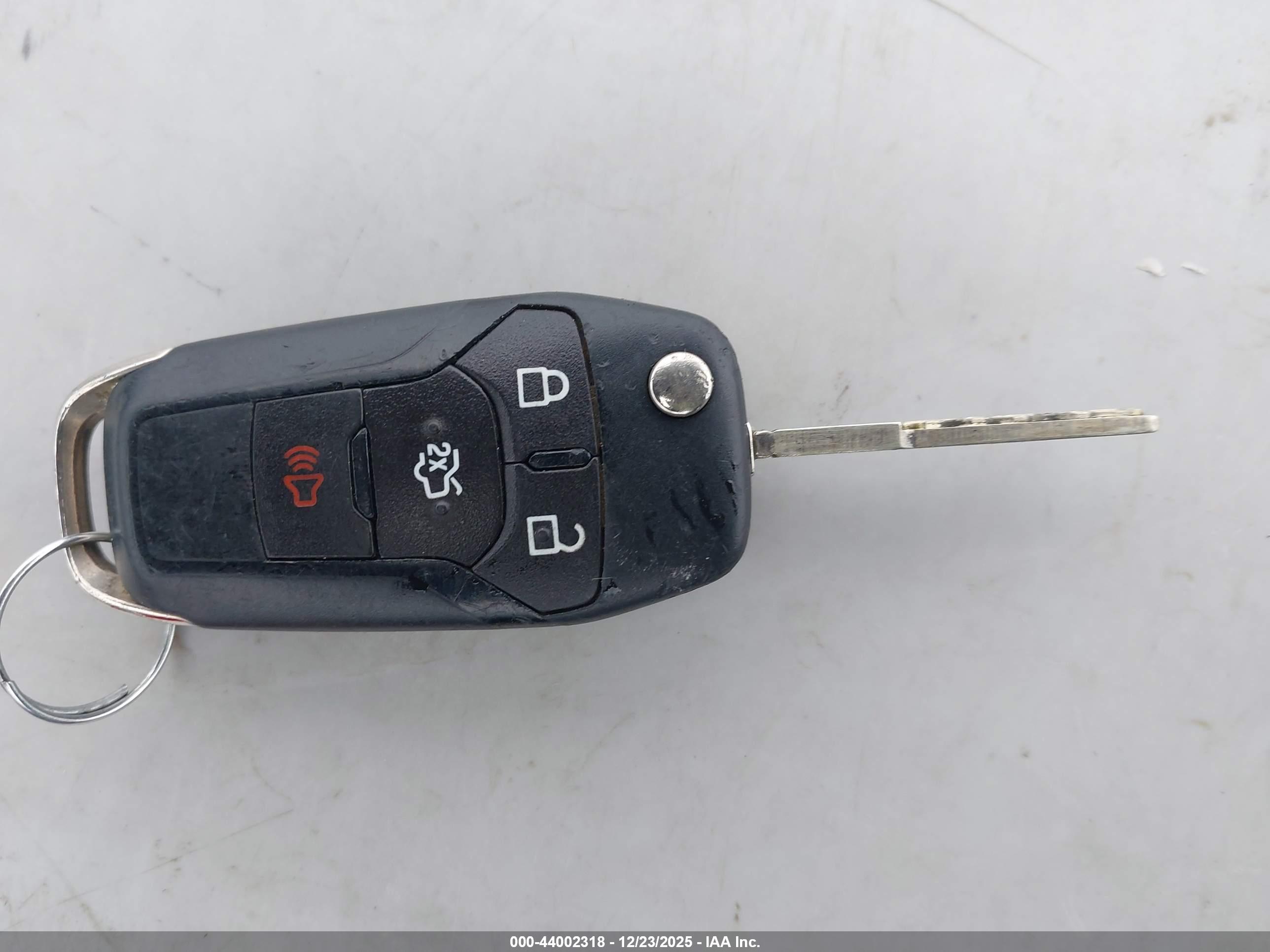 FORD FUSION image 11