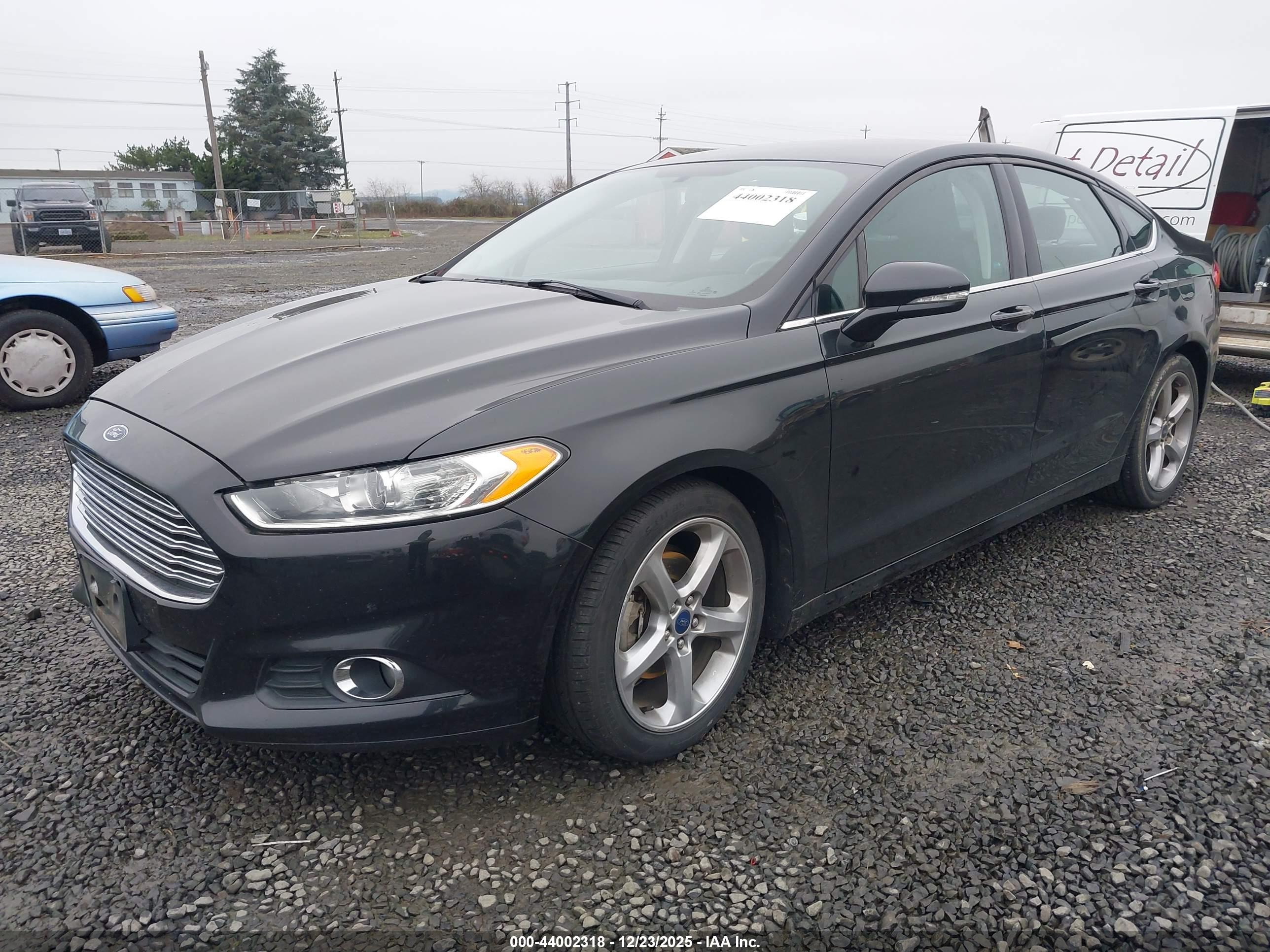 FORD FUSION image 2