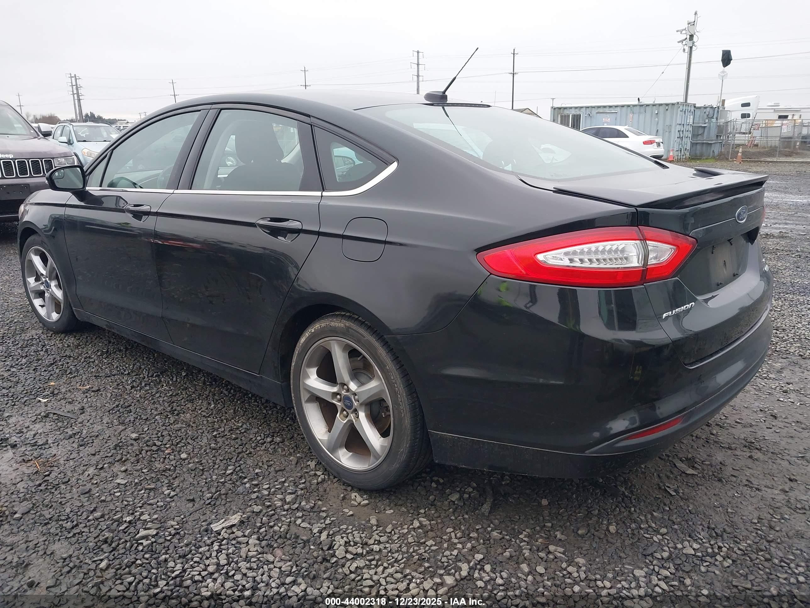 FORD FUSION image 3