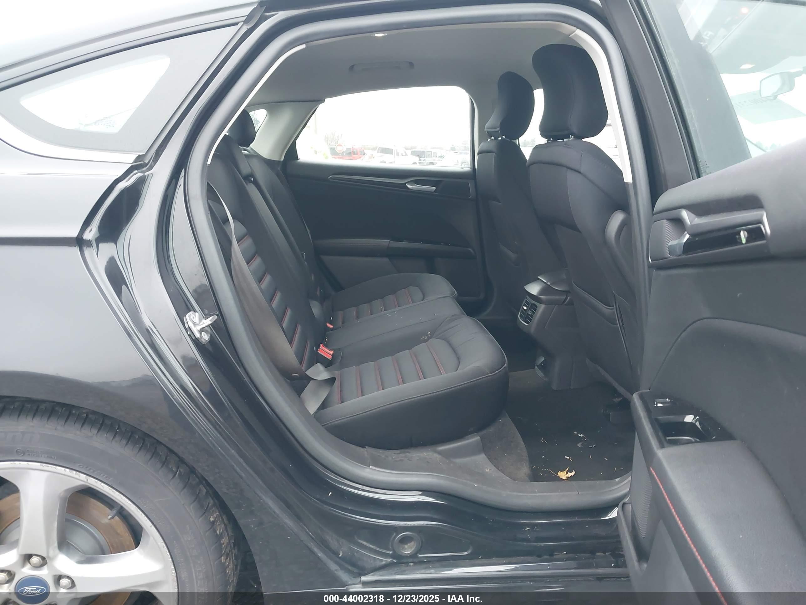 FORD FUSION image 8