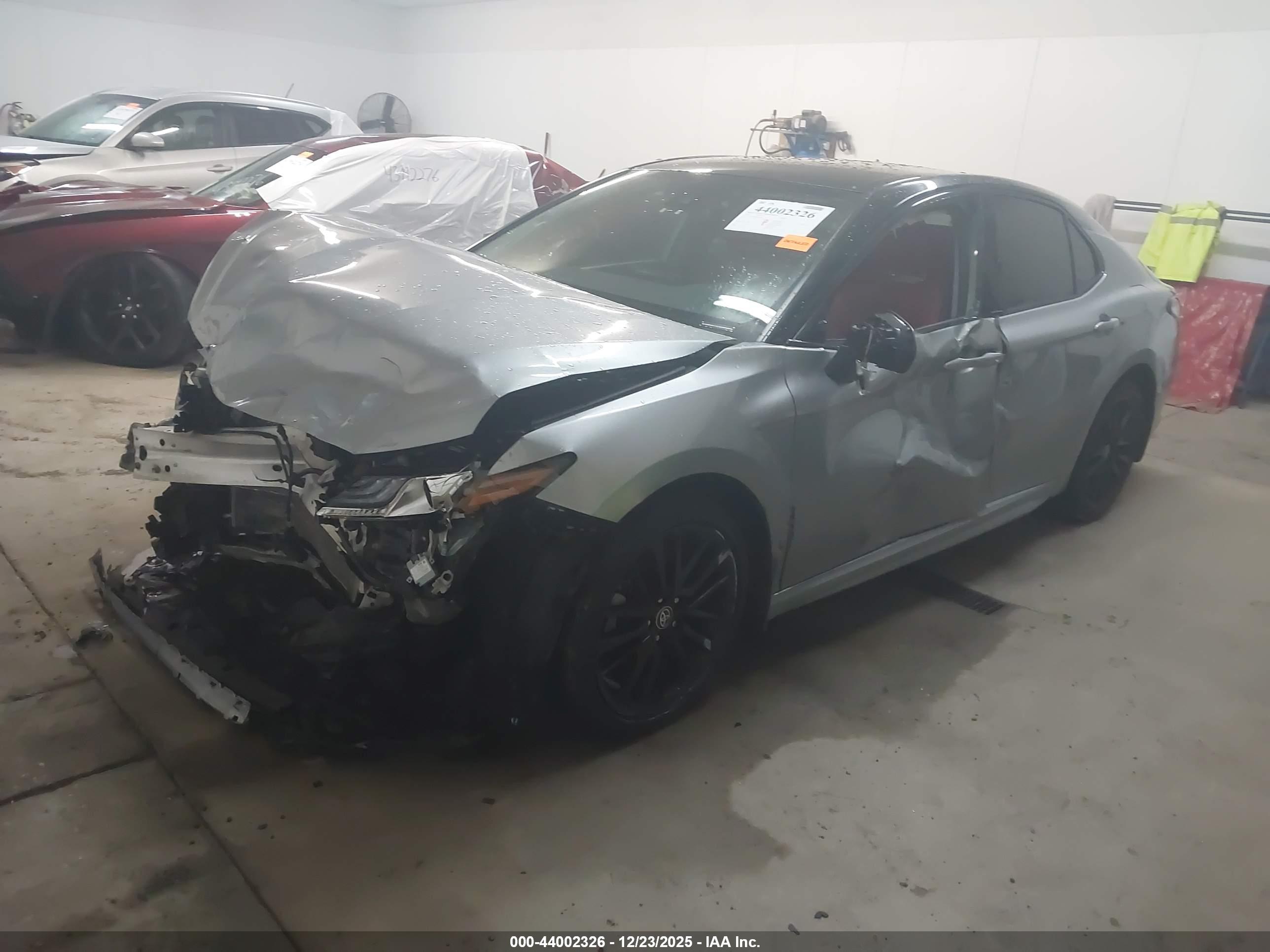 TOYOTA CAMRY image 2