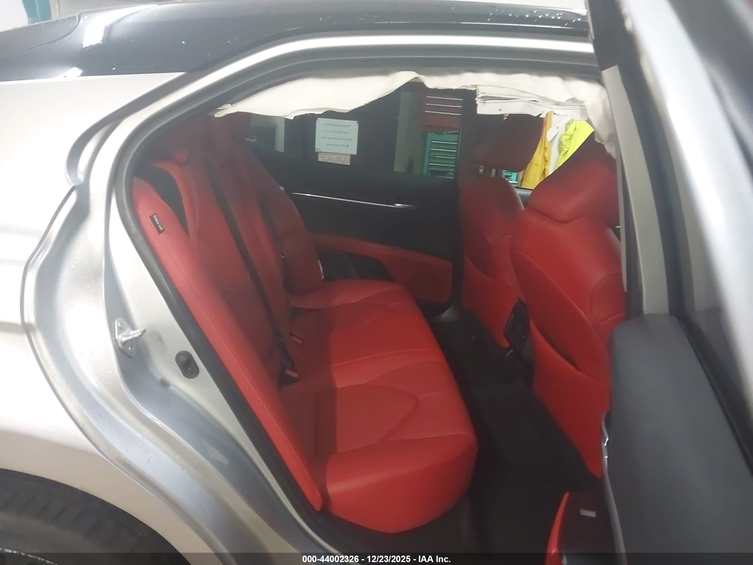 TOYOTA CAMRY image 8