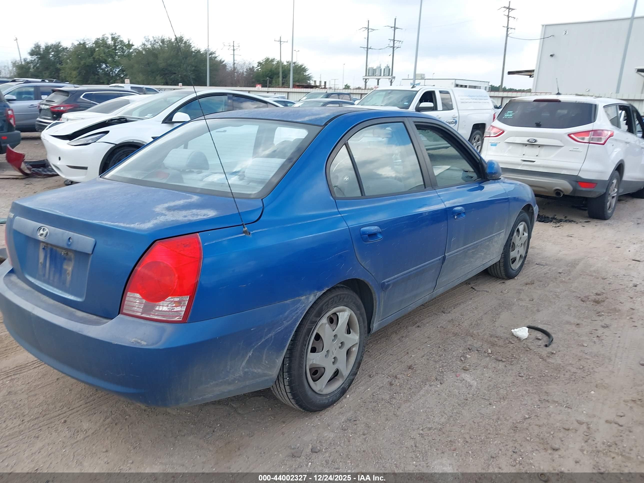 HYUNDAI ELANTRA image 4
