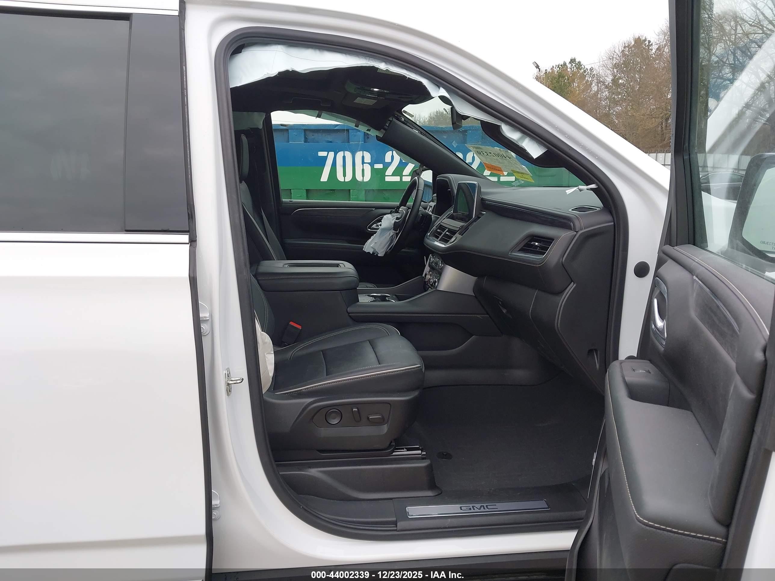 GMC YUKON image 5