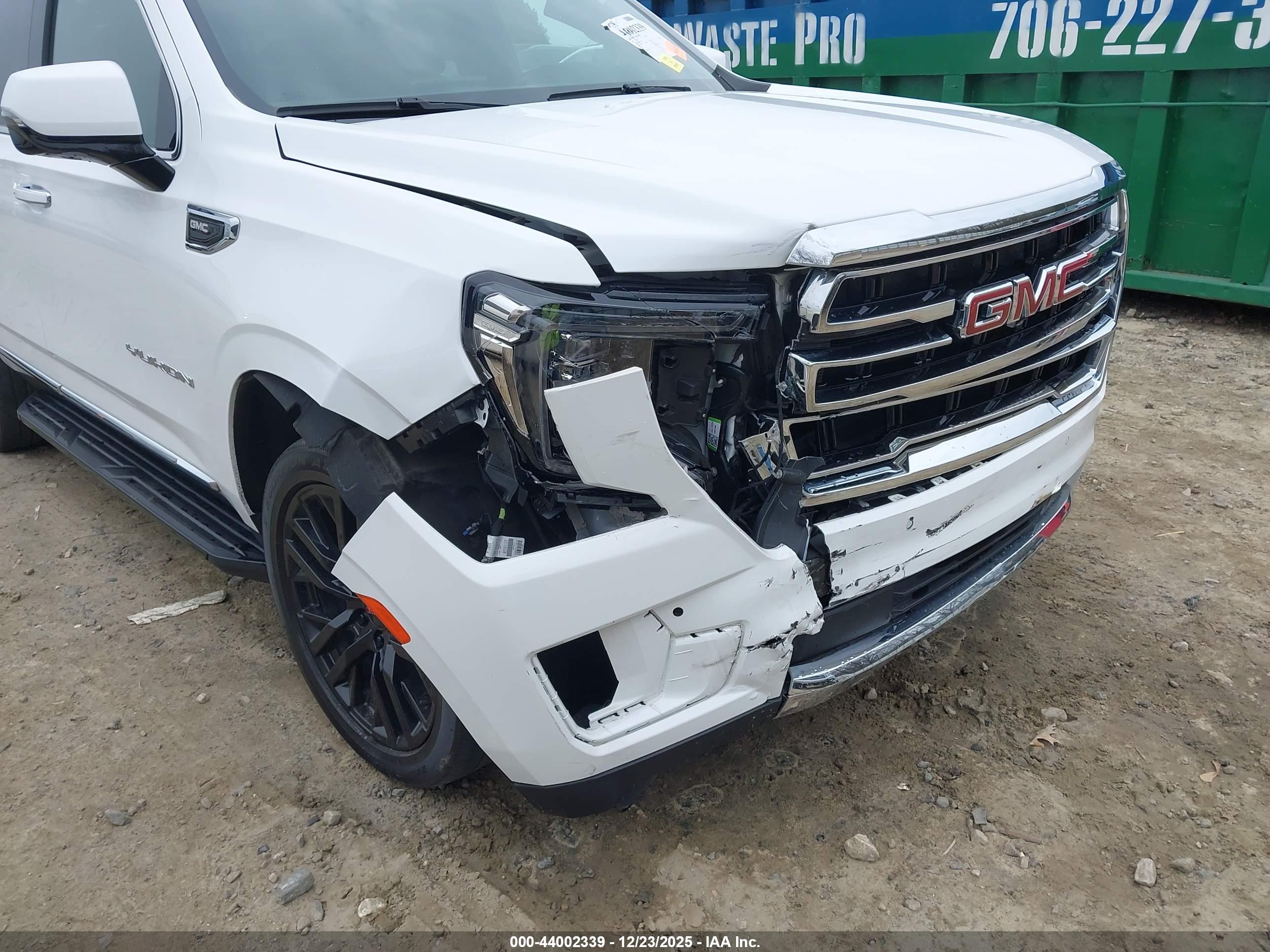 GMC YUKON image 6