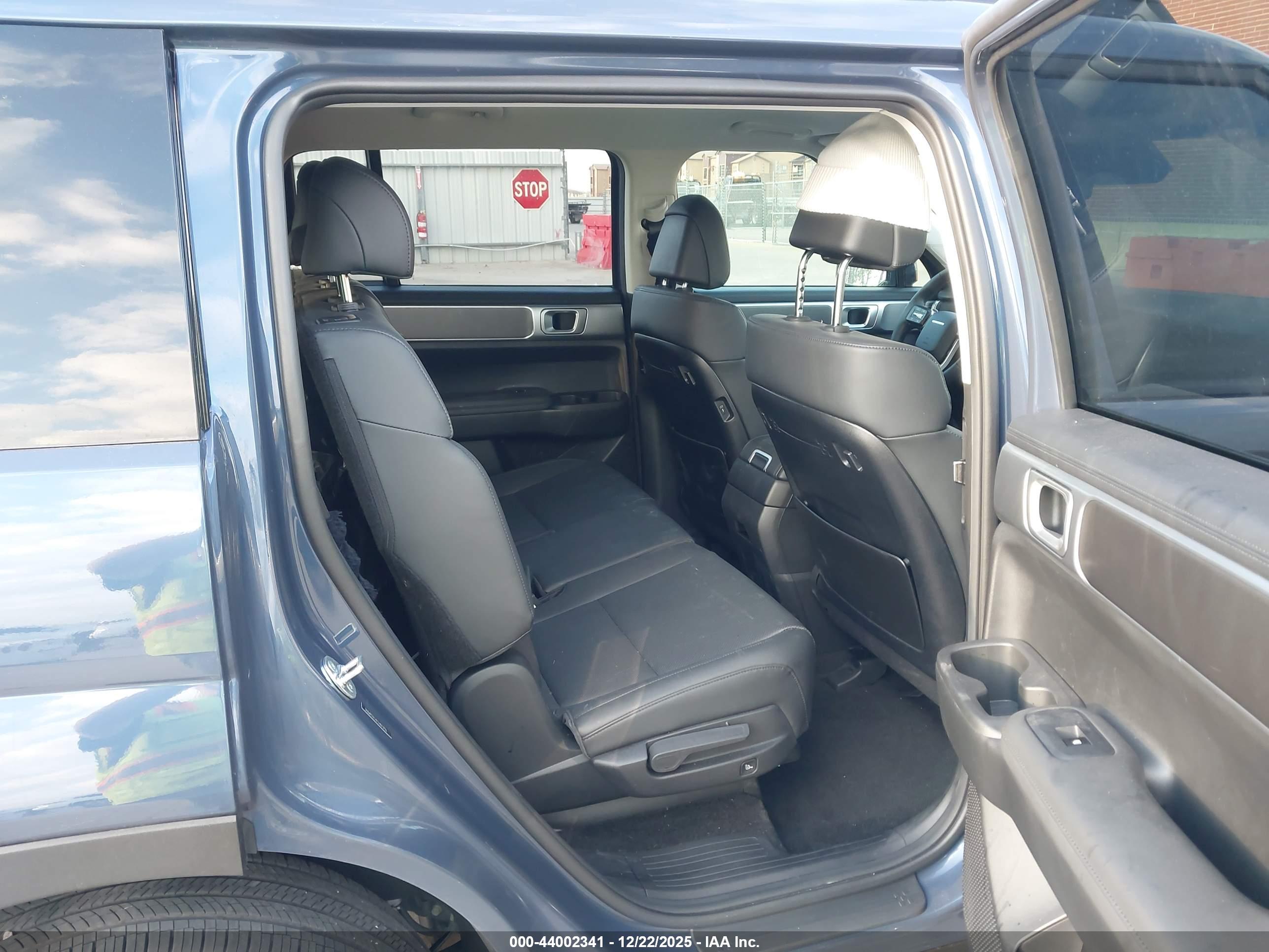 HYUNDAI SANTA image 8