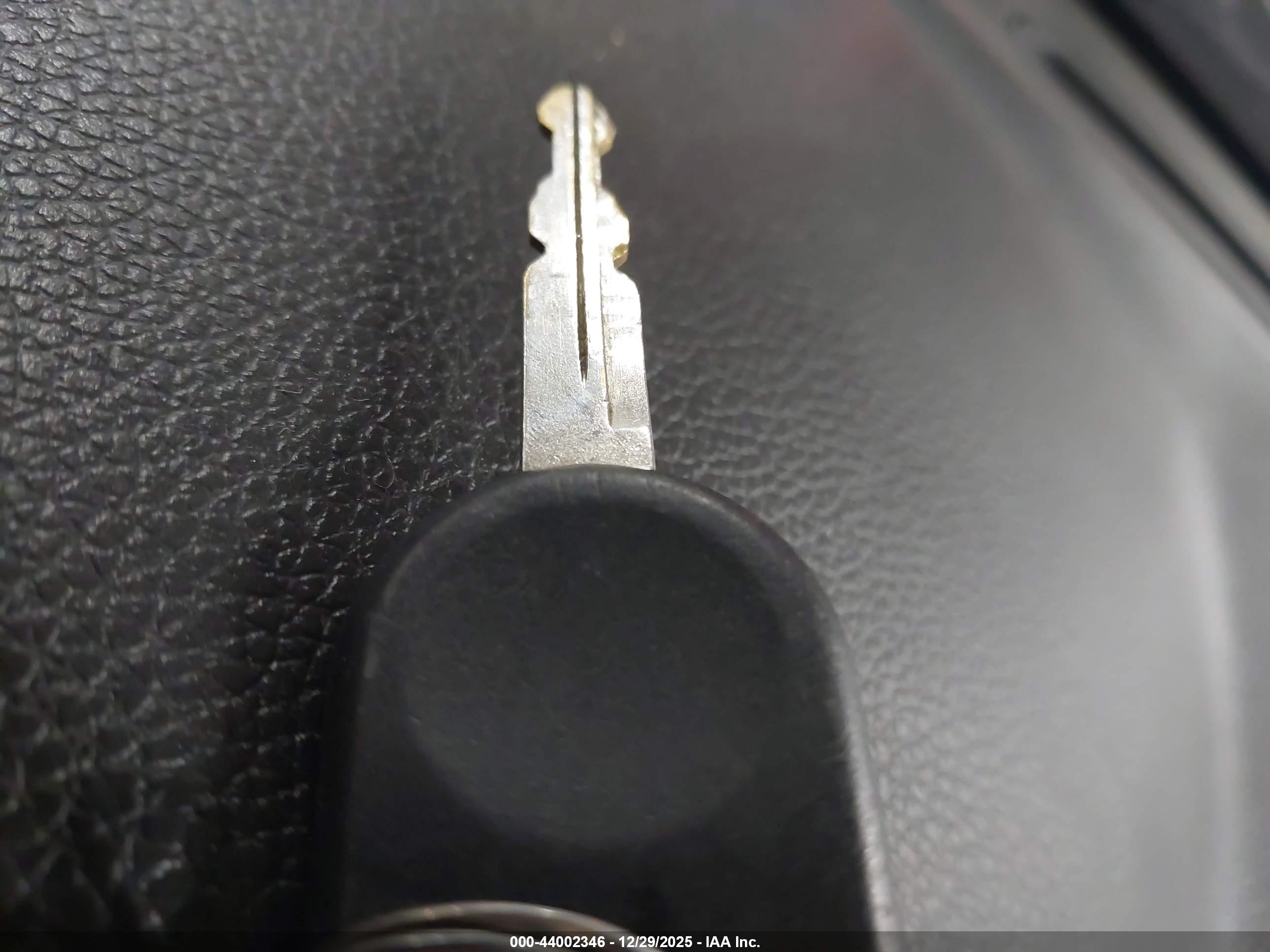 FORD FUSION image 11
