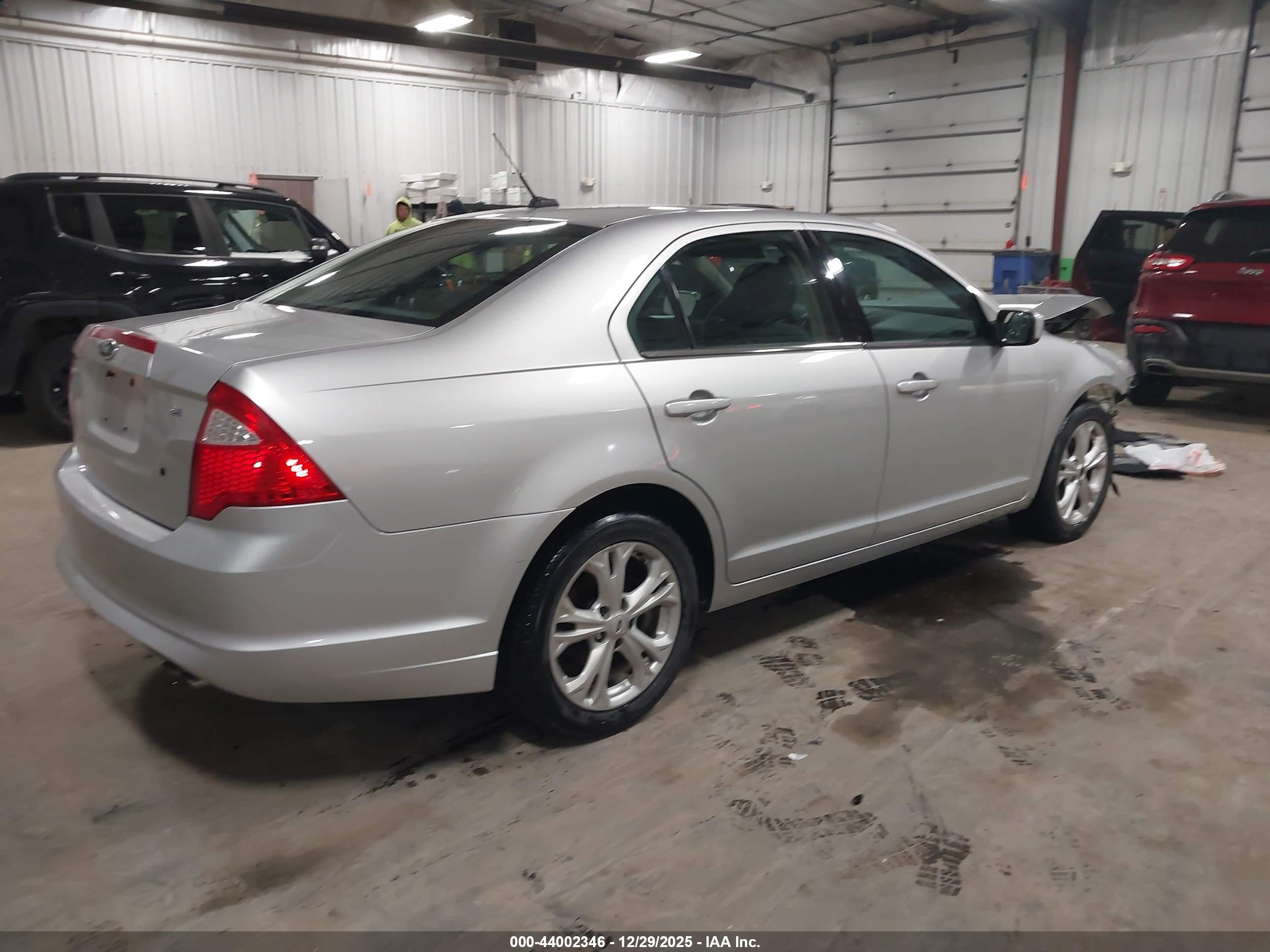 FORD FUSION image 4