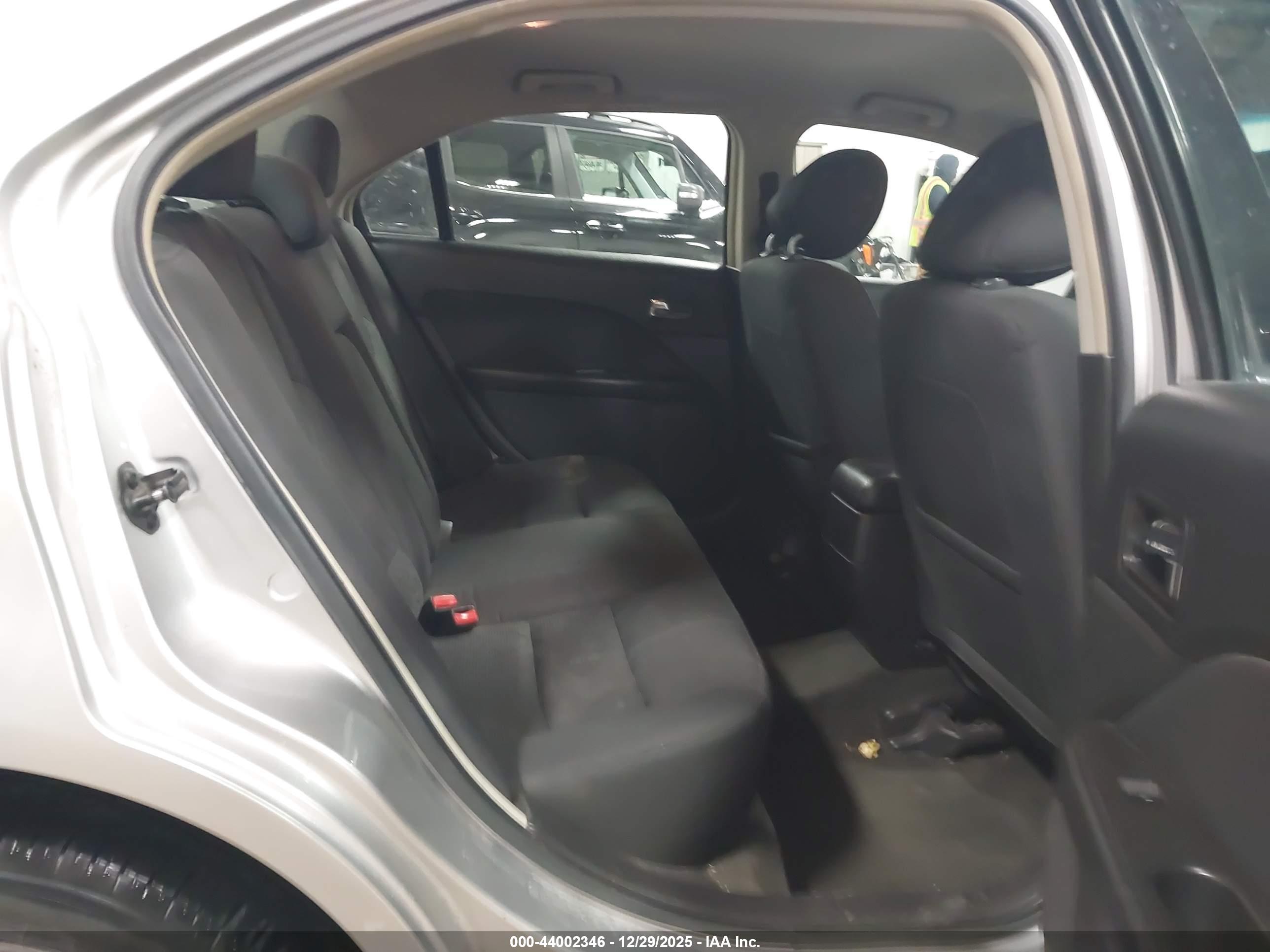 FORD FUSION image 8
