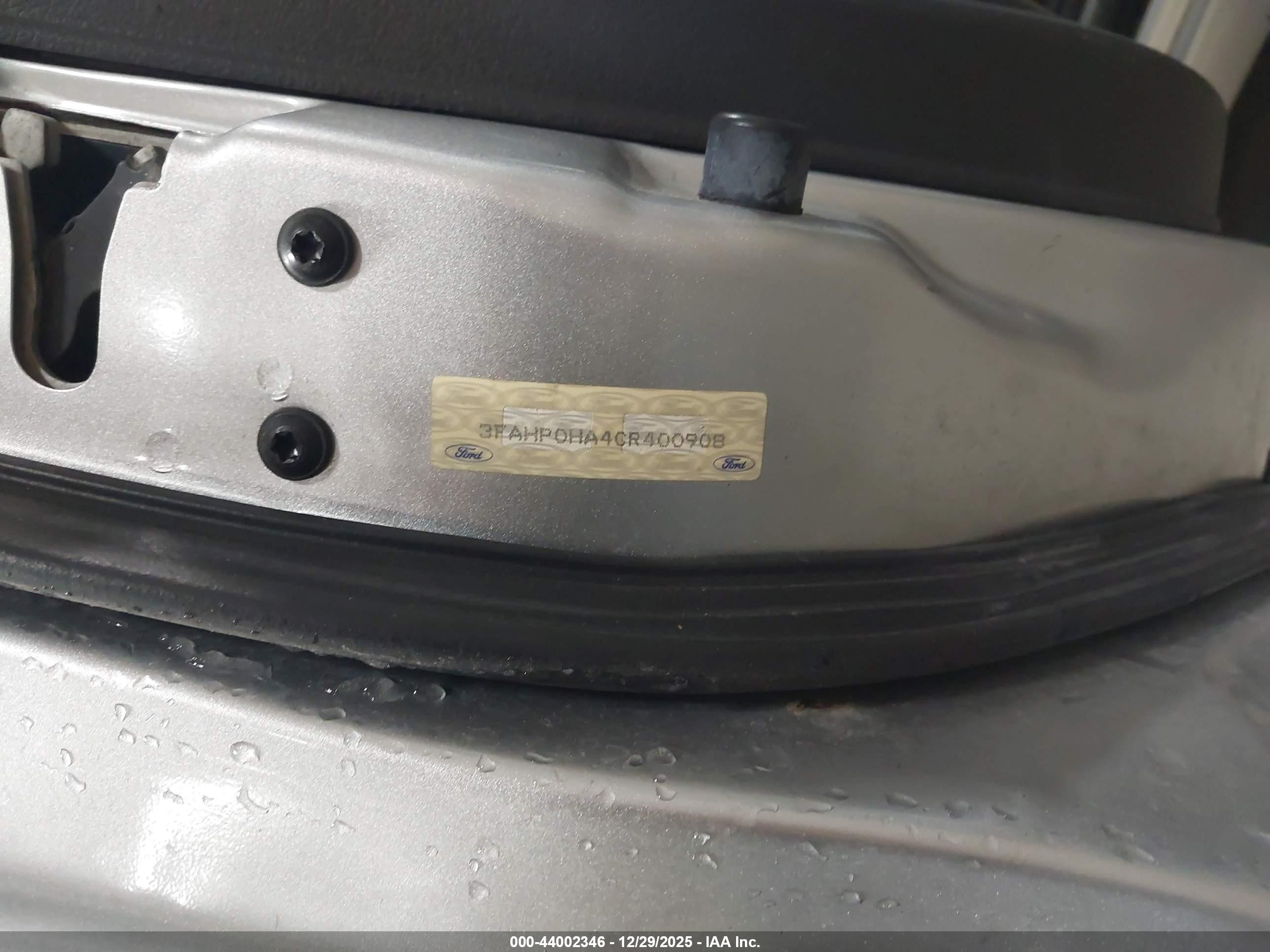 FORD FUSION image 9