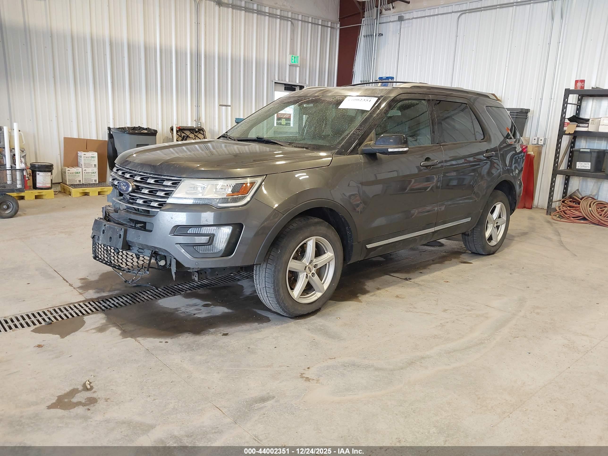 FORD EXPLORER image 2