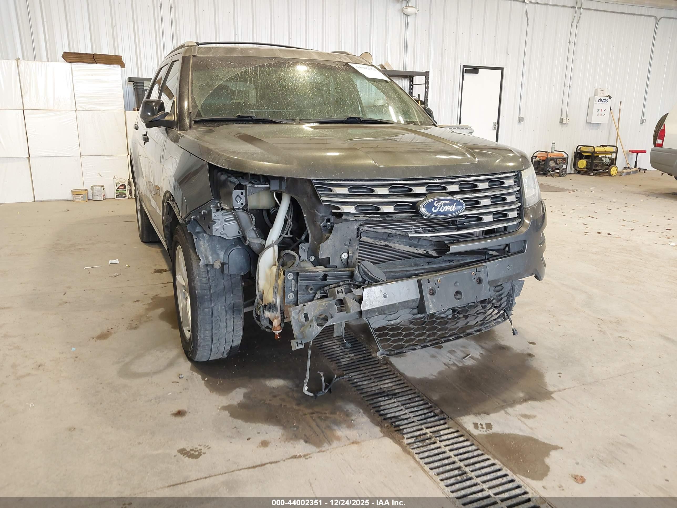 FORD EXPLORER image 6