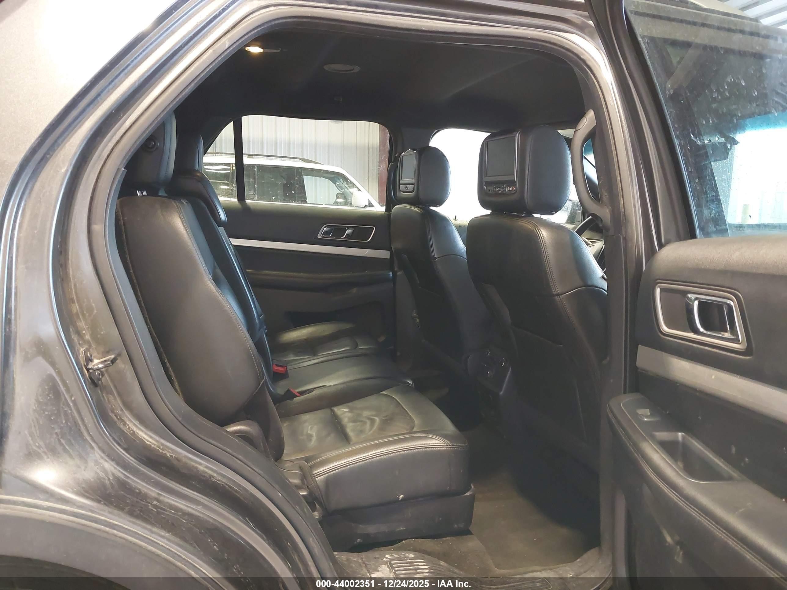 FORD EXPLORER image 8