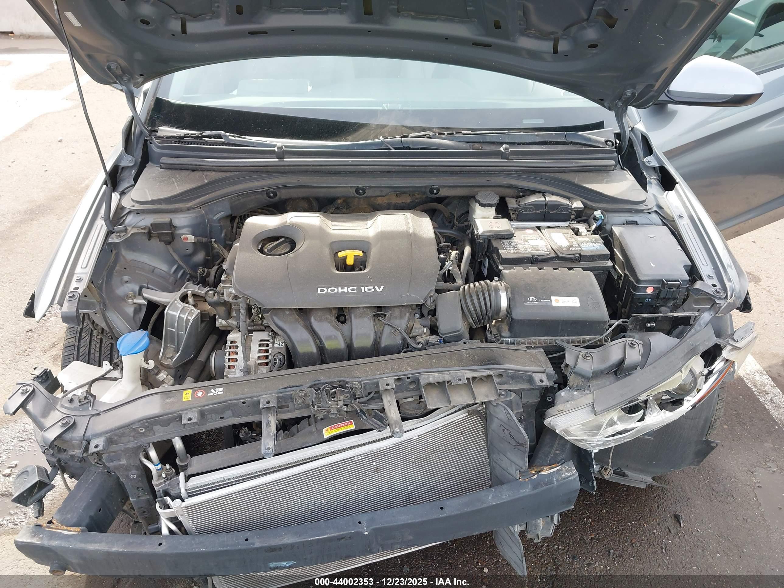 HYUNDAI ELANTRA image 10