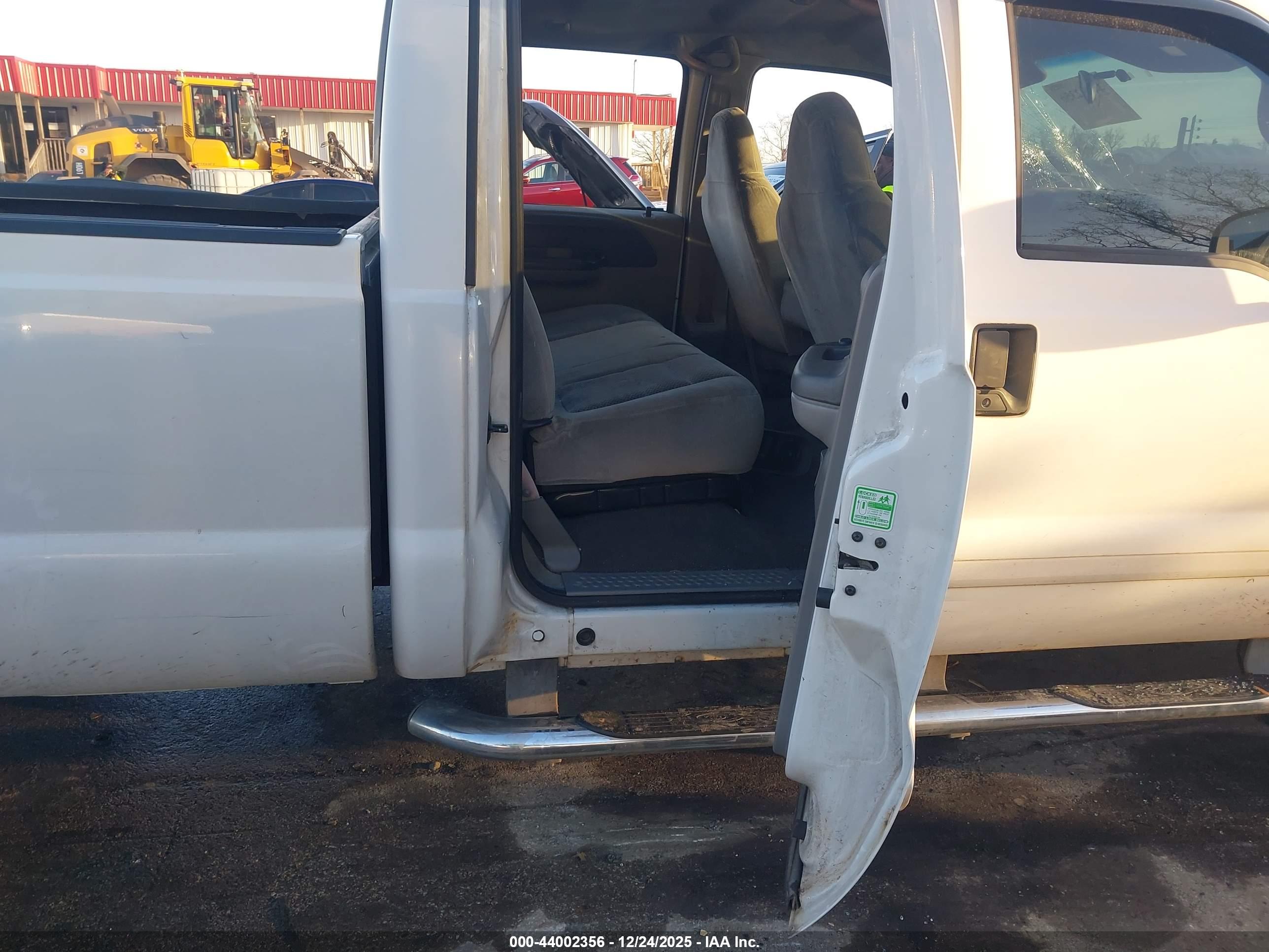 FORD F-350 image 8