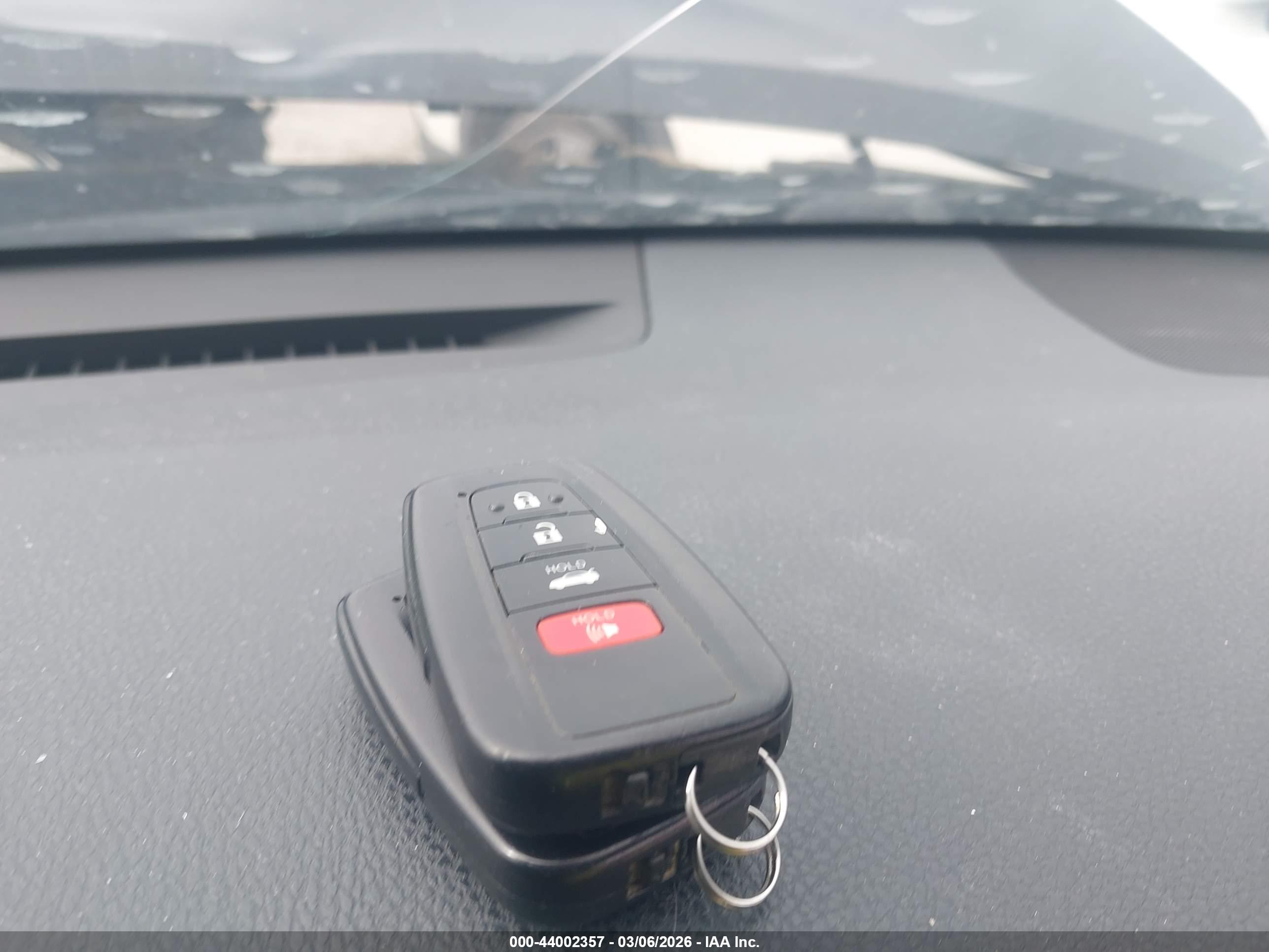 TOYOTA CAMRY image 11