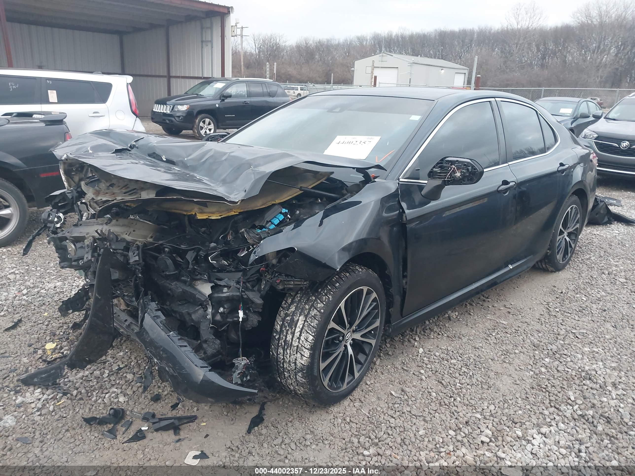 TOYOTA CAMRY image 2